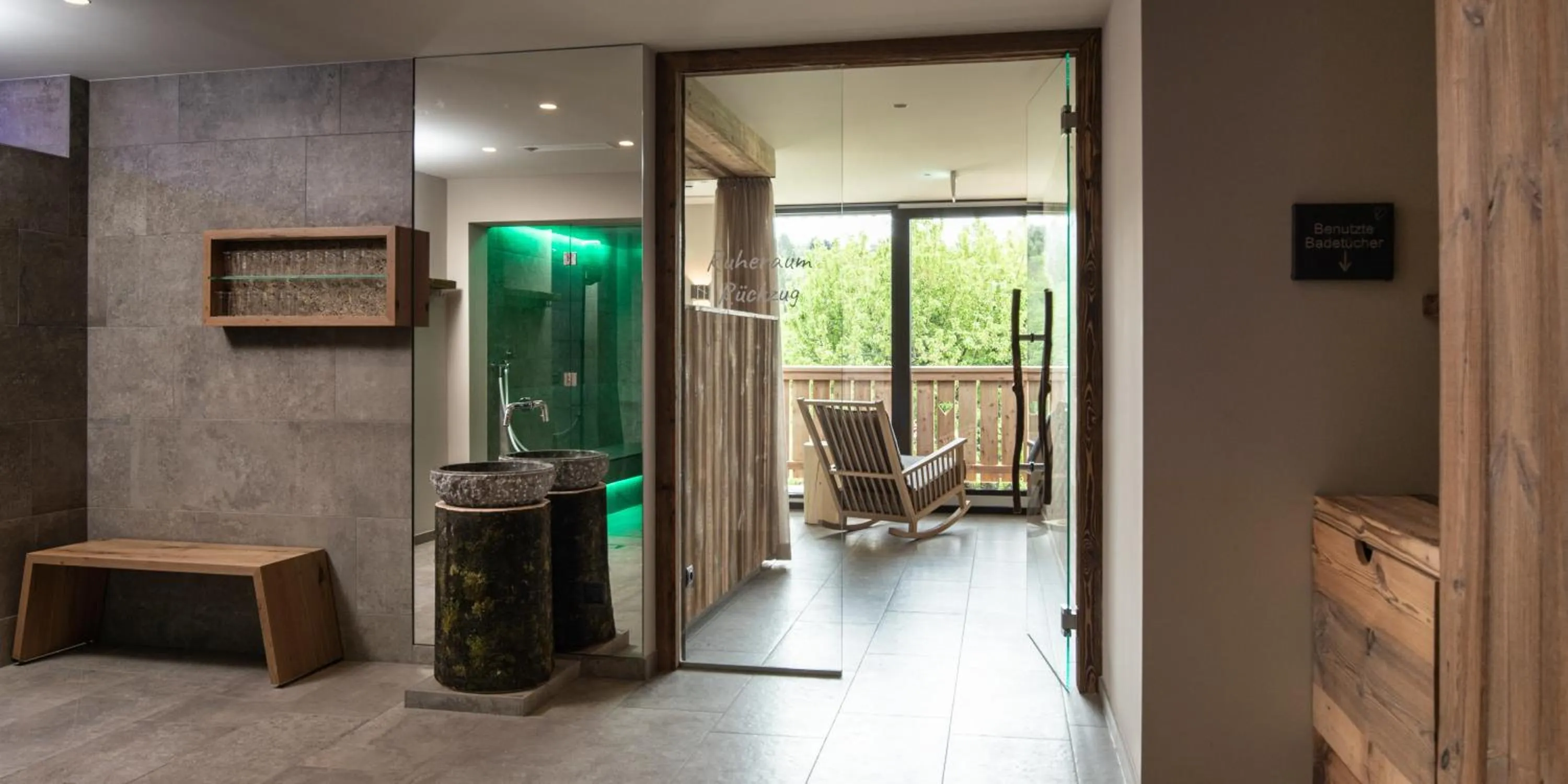 Swimming pool in Hotel Streklhof