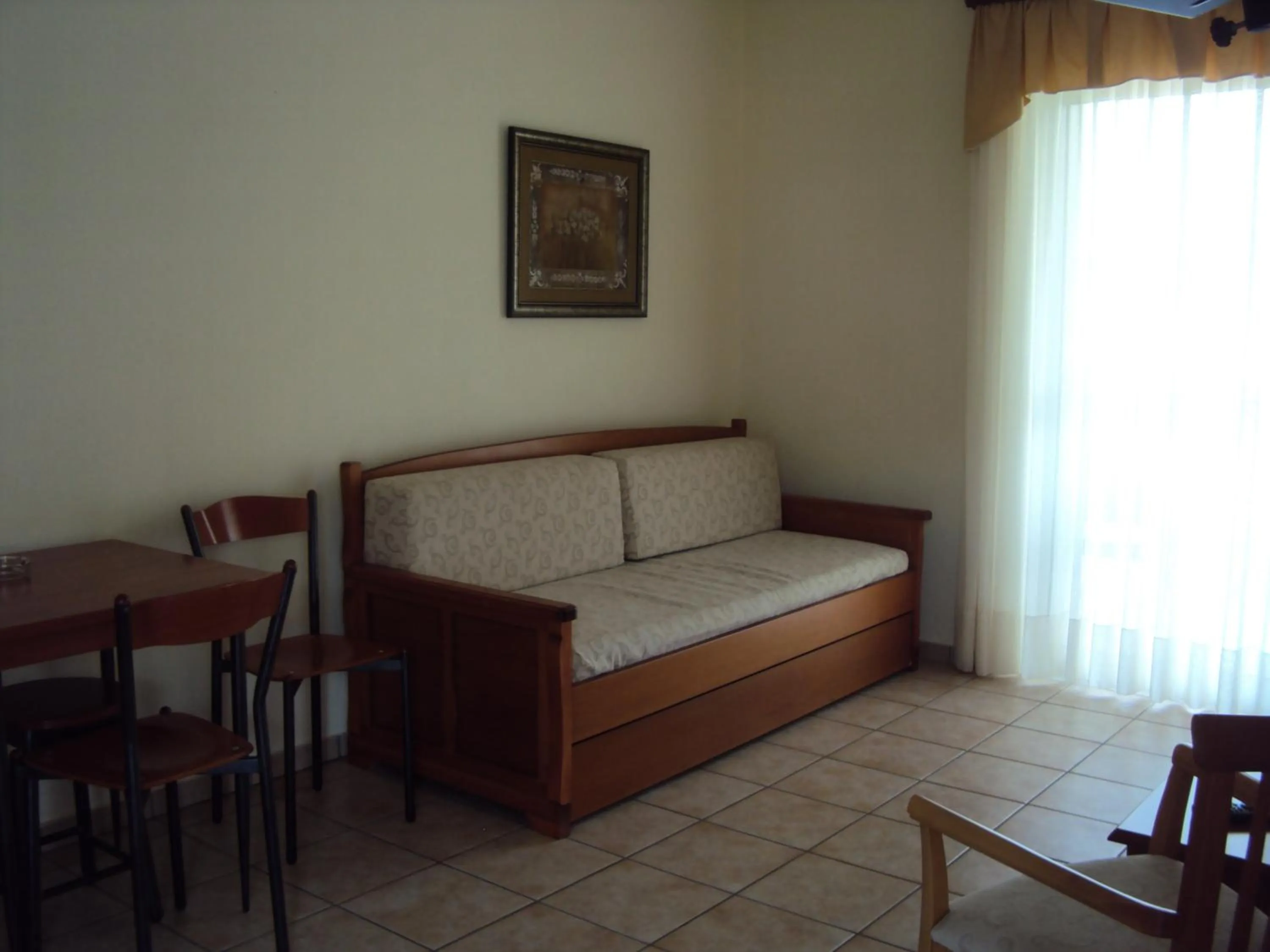 Seating area, Bed in Amalia