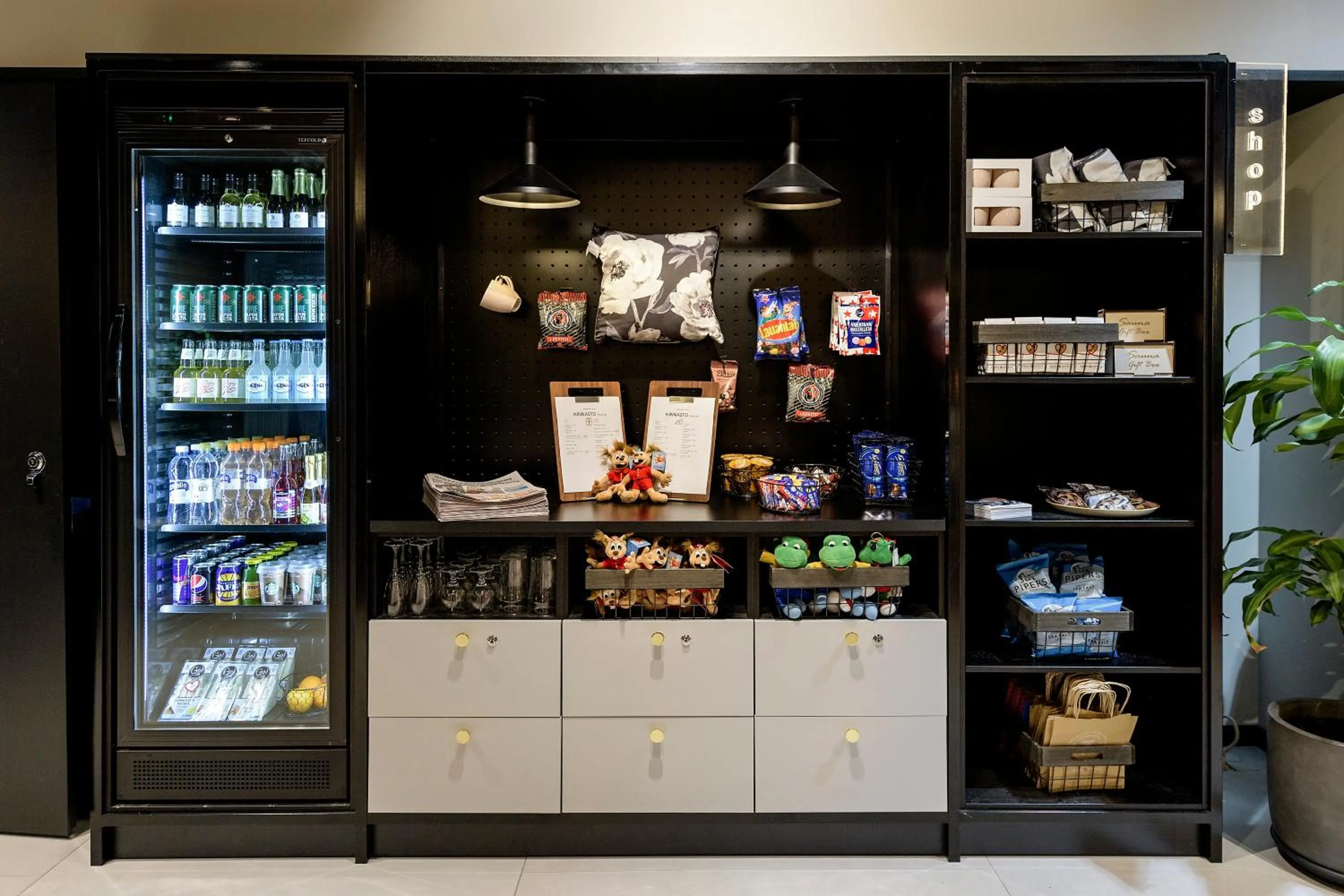 Shopping Area in Original Sokos Hotel Vaakuna Kouvola