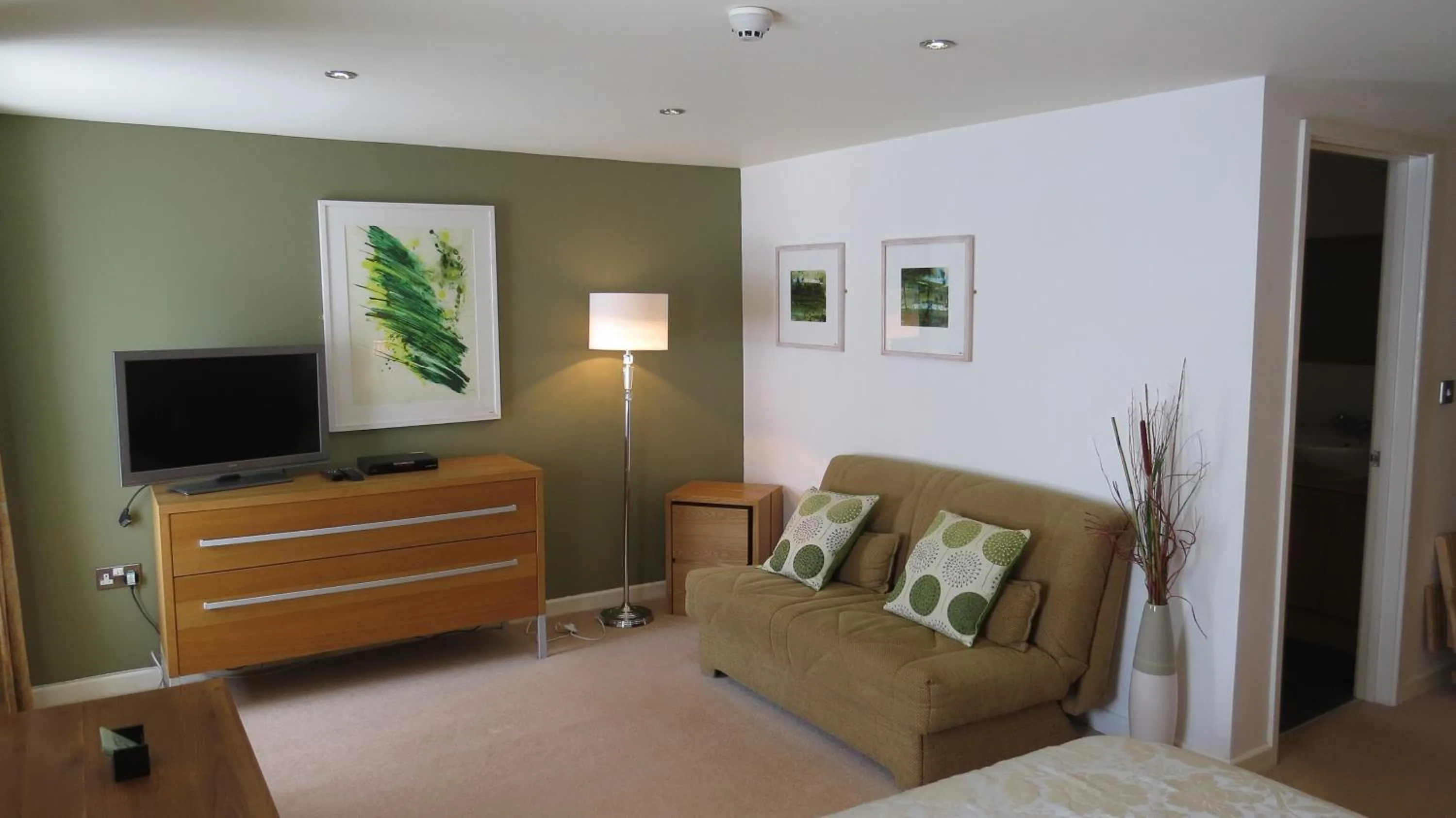 Seating area, Bed in The Boat House Bed and Breakfast