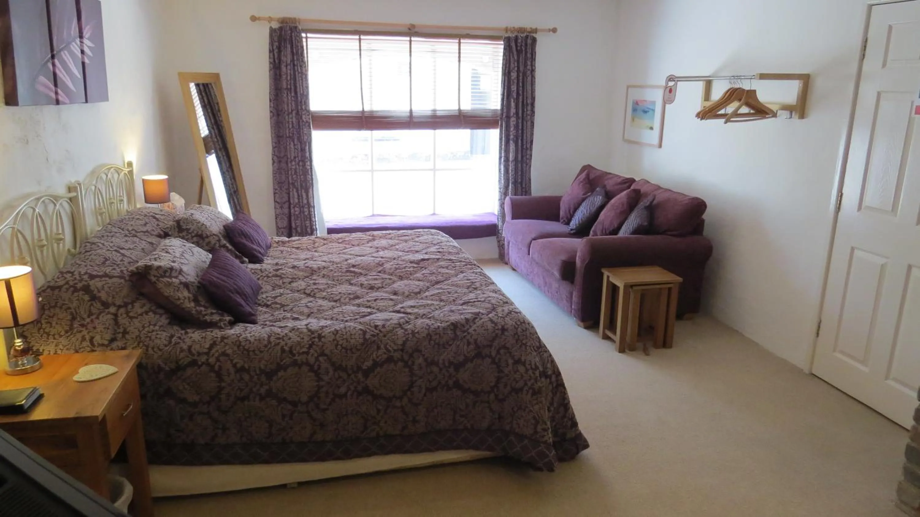 Seating area, Bed in The Boat House Bed and Breakfast