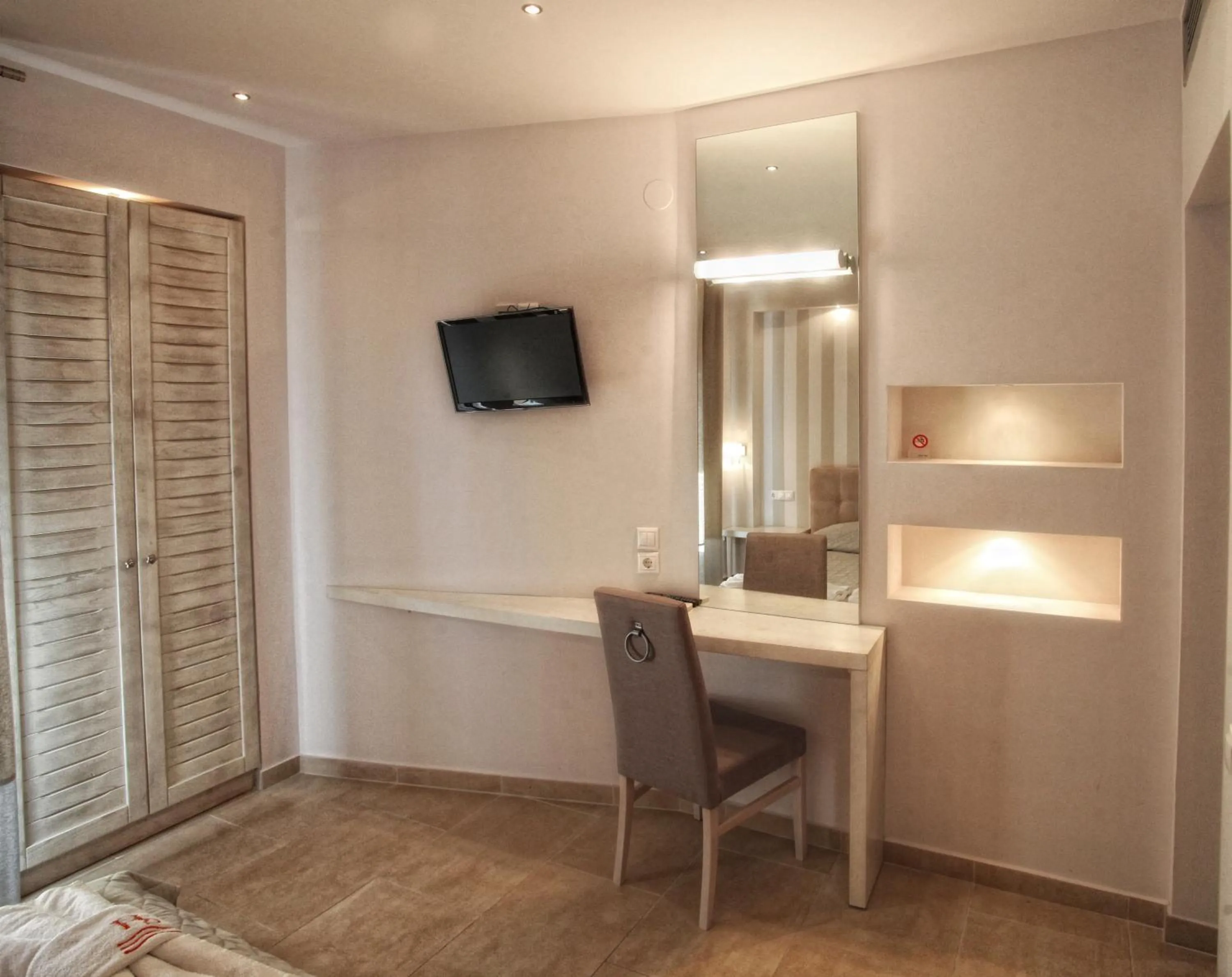 TV and multimedia in Stamos Hotel