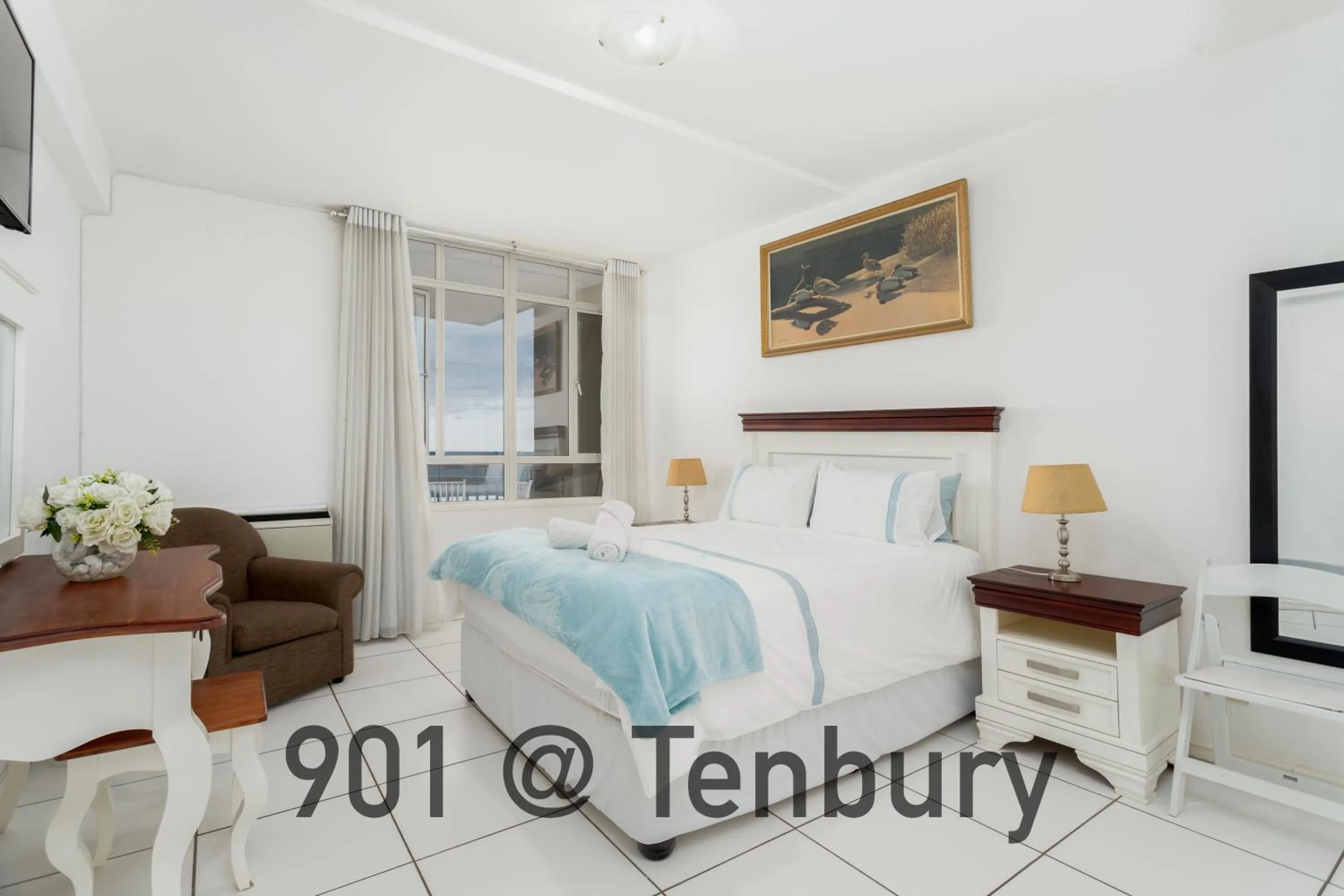 Bedroom, Bed in Tenbury Apartments