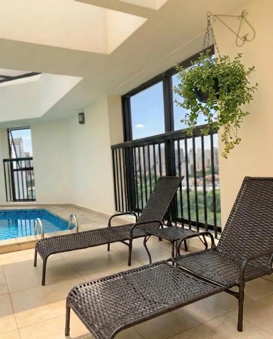 Swimming pool in Bienal Suítes
