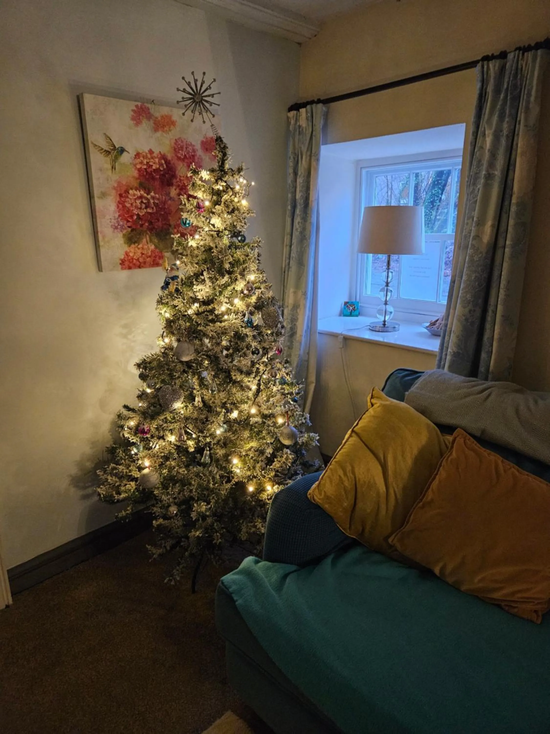 Living room, Bed in Ty Capel Isa