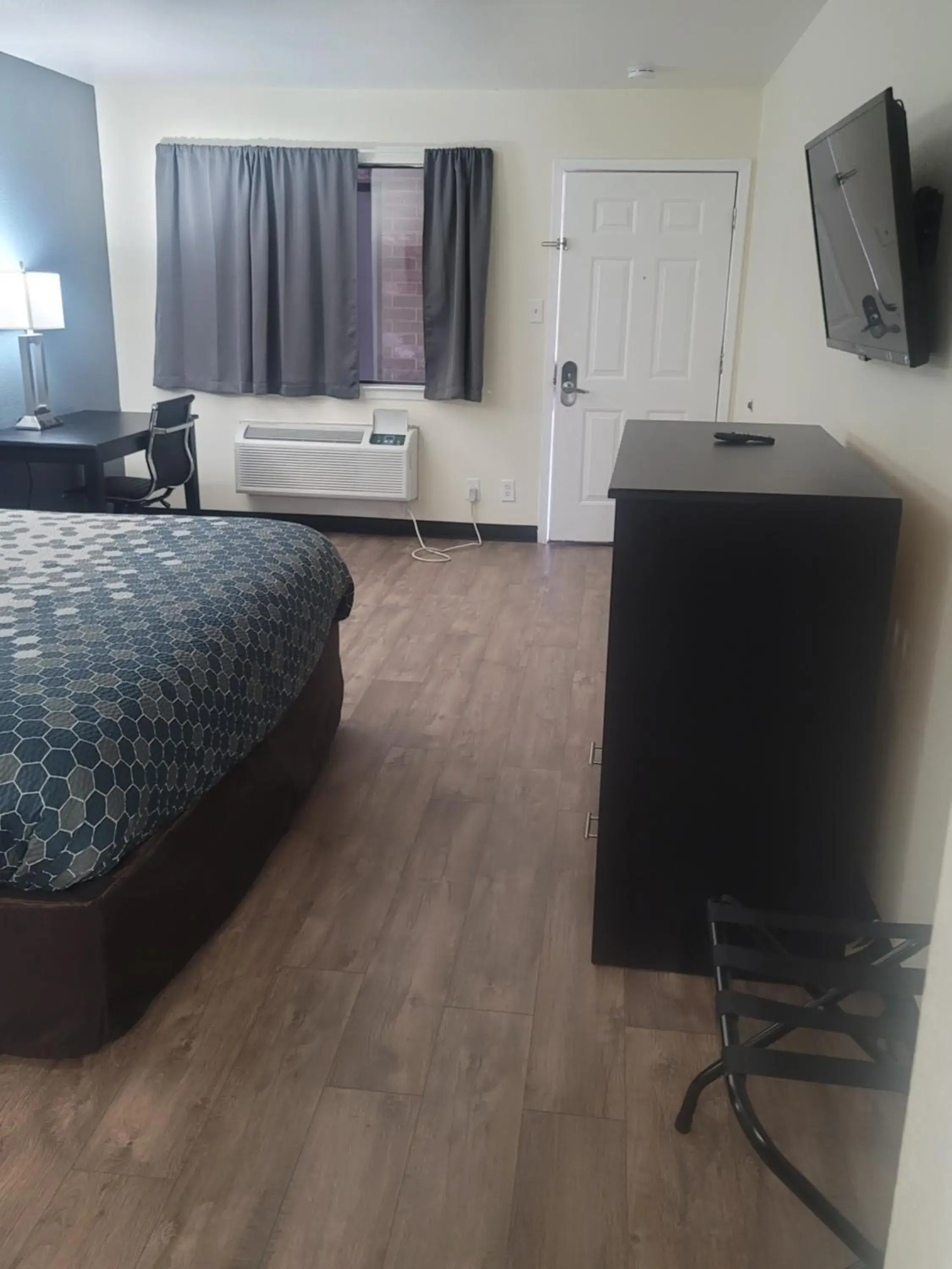 Bed in Econo Lodge Inn & Suites Downtown San Antonio Riverwalk Area Bed in Econo Lodge Inn & Suites Downtown San Antonio Riverwalk Area