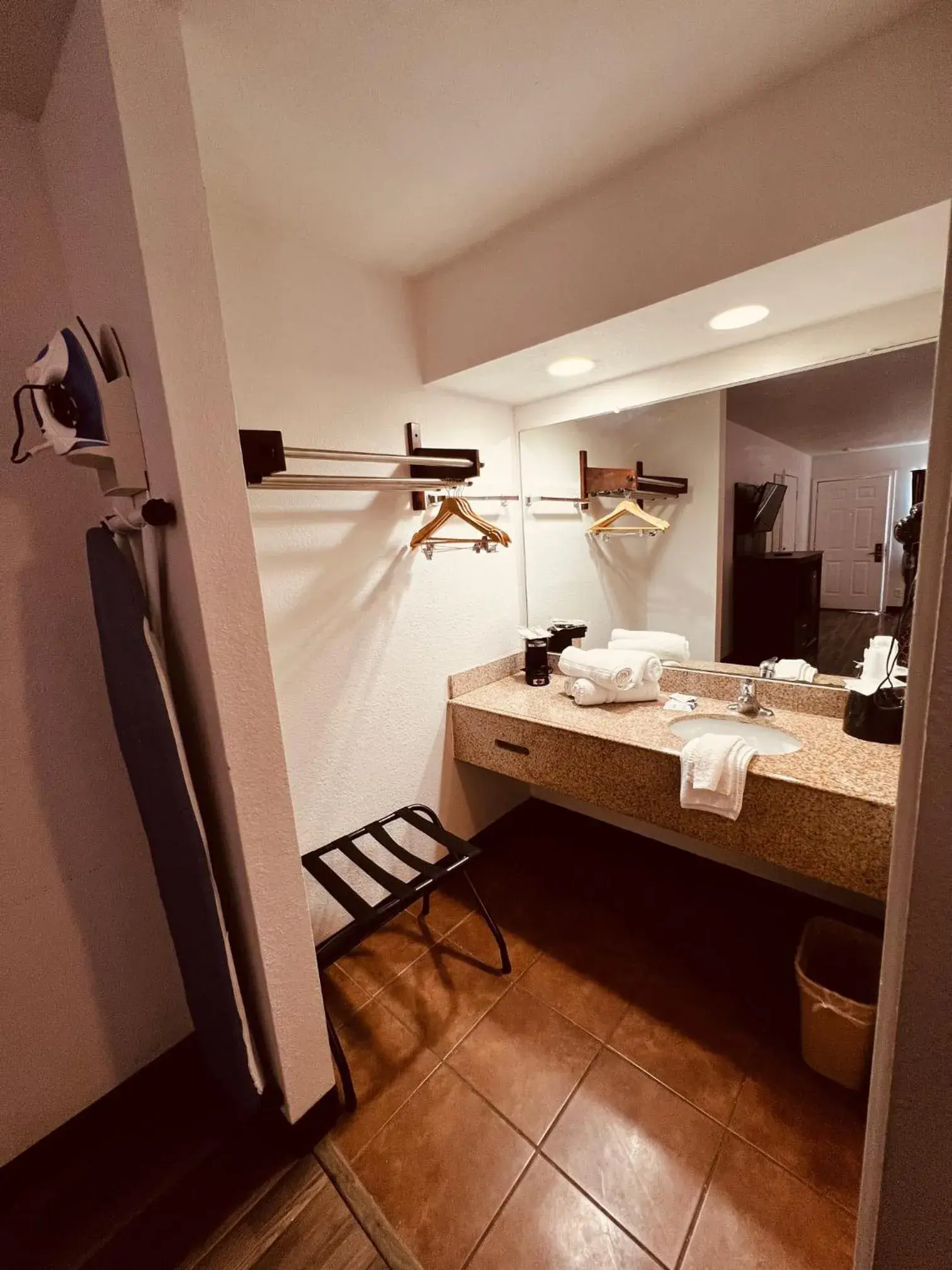 Bed in Econo Lodge Inn & Suites Downtown San Antonio Riverwalk Area Bed in Econo Lodge Inn & Suites Downtown San Antonio Riverwalk Area