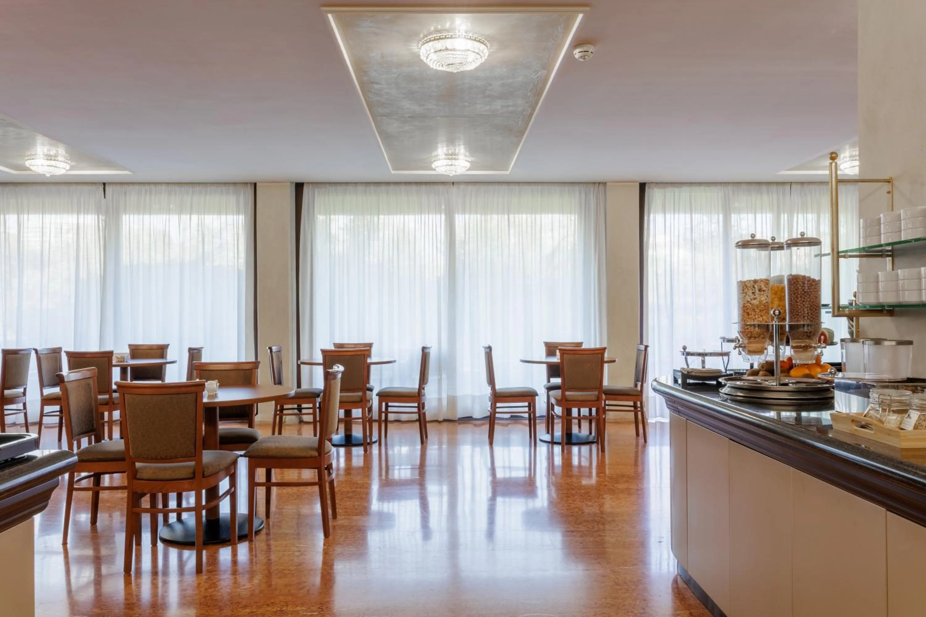 Buffet breakfast in Residence all'Adige