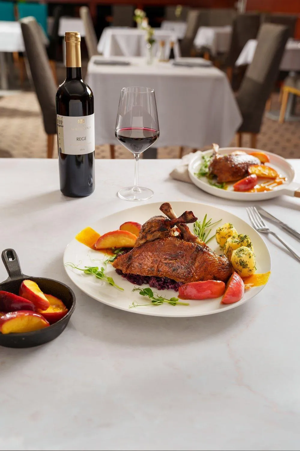 Restaurant/places to eat in Villa Park Med. & SPA