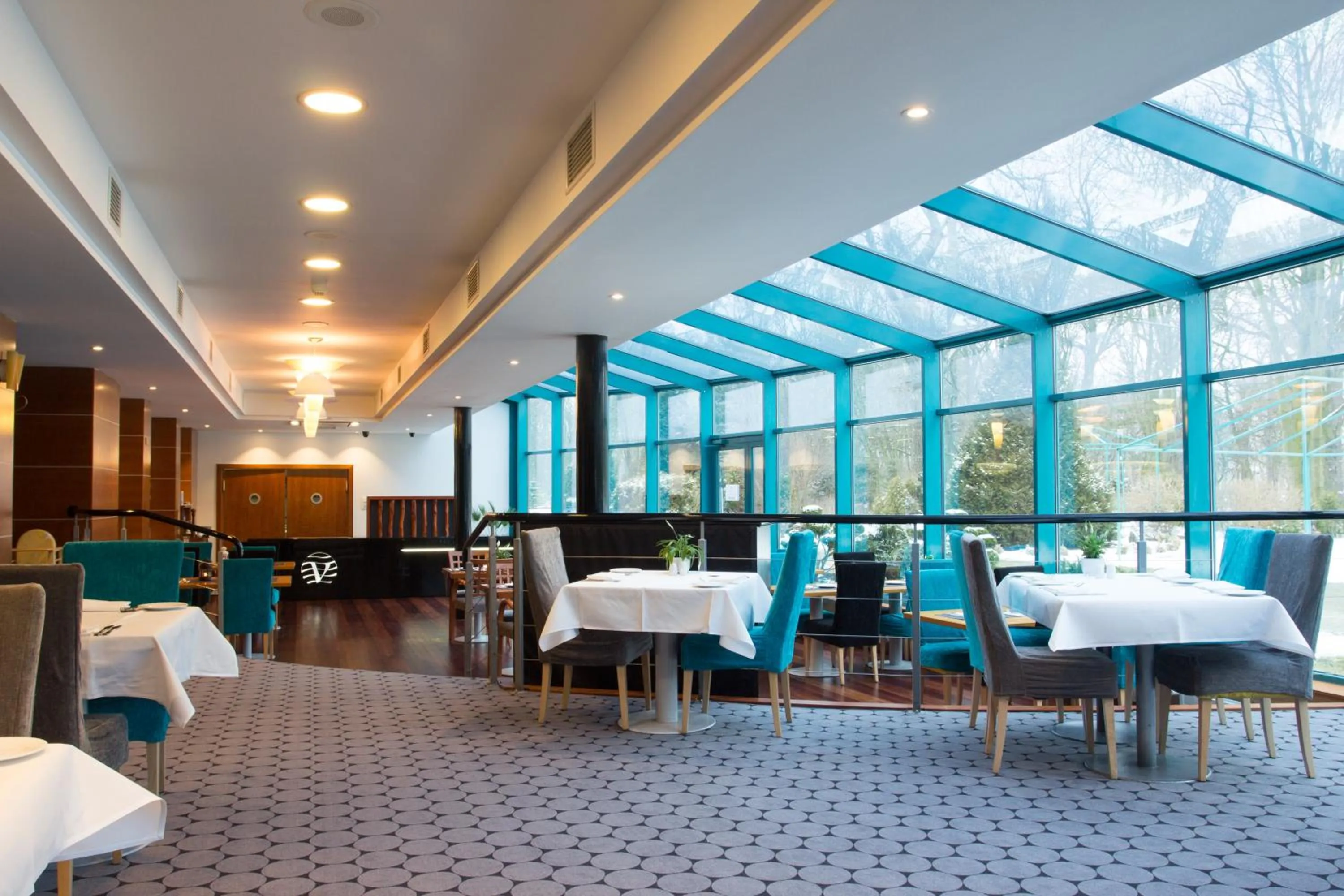 Restaurant/places to eat in Villa Park Med. & SPA