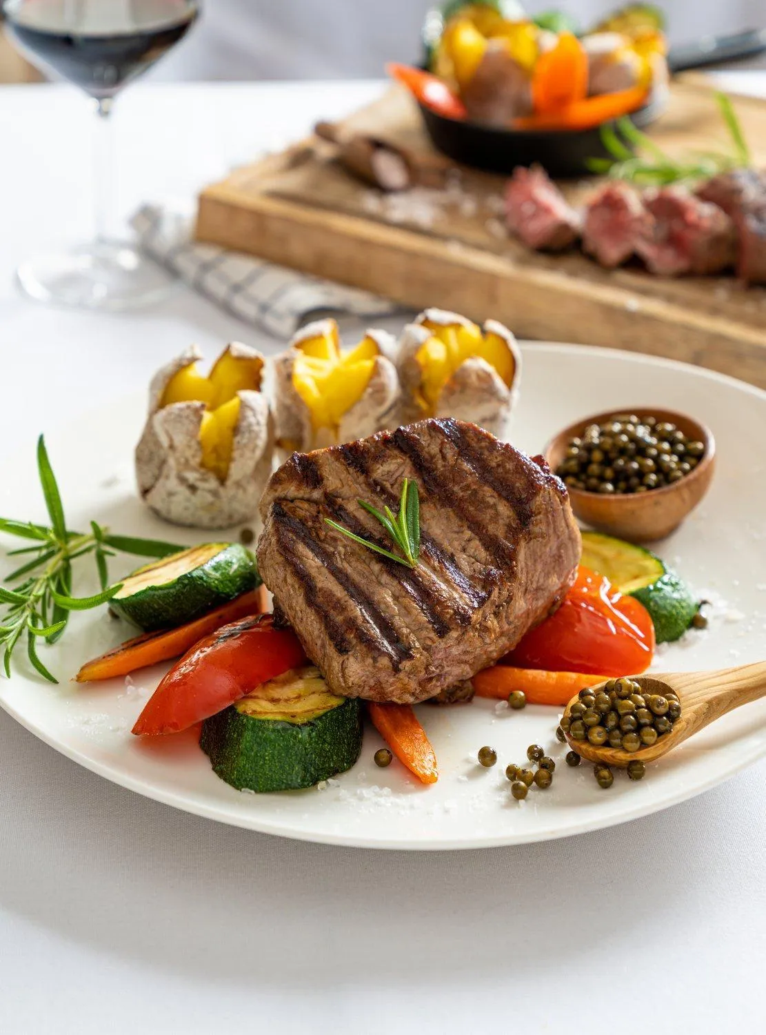 Restaurant/places to eat in Villa Park Med. & SPA