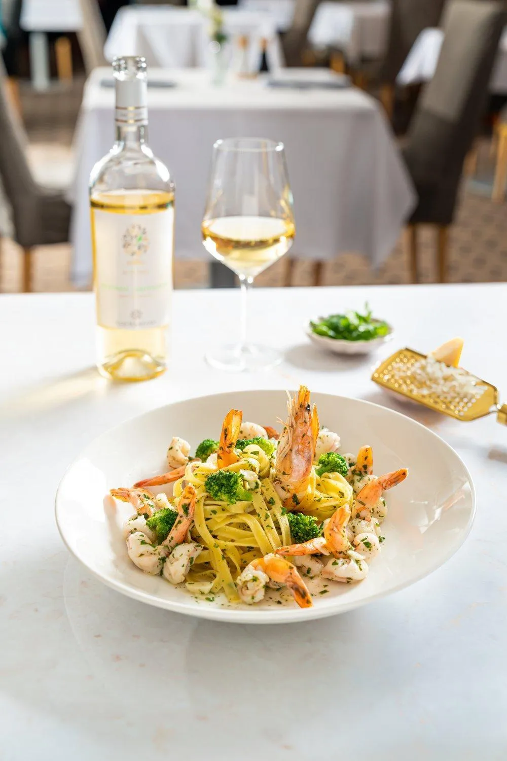 Restaurant/places to eat in Villa Park Med. & SPA