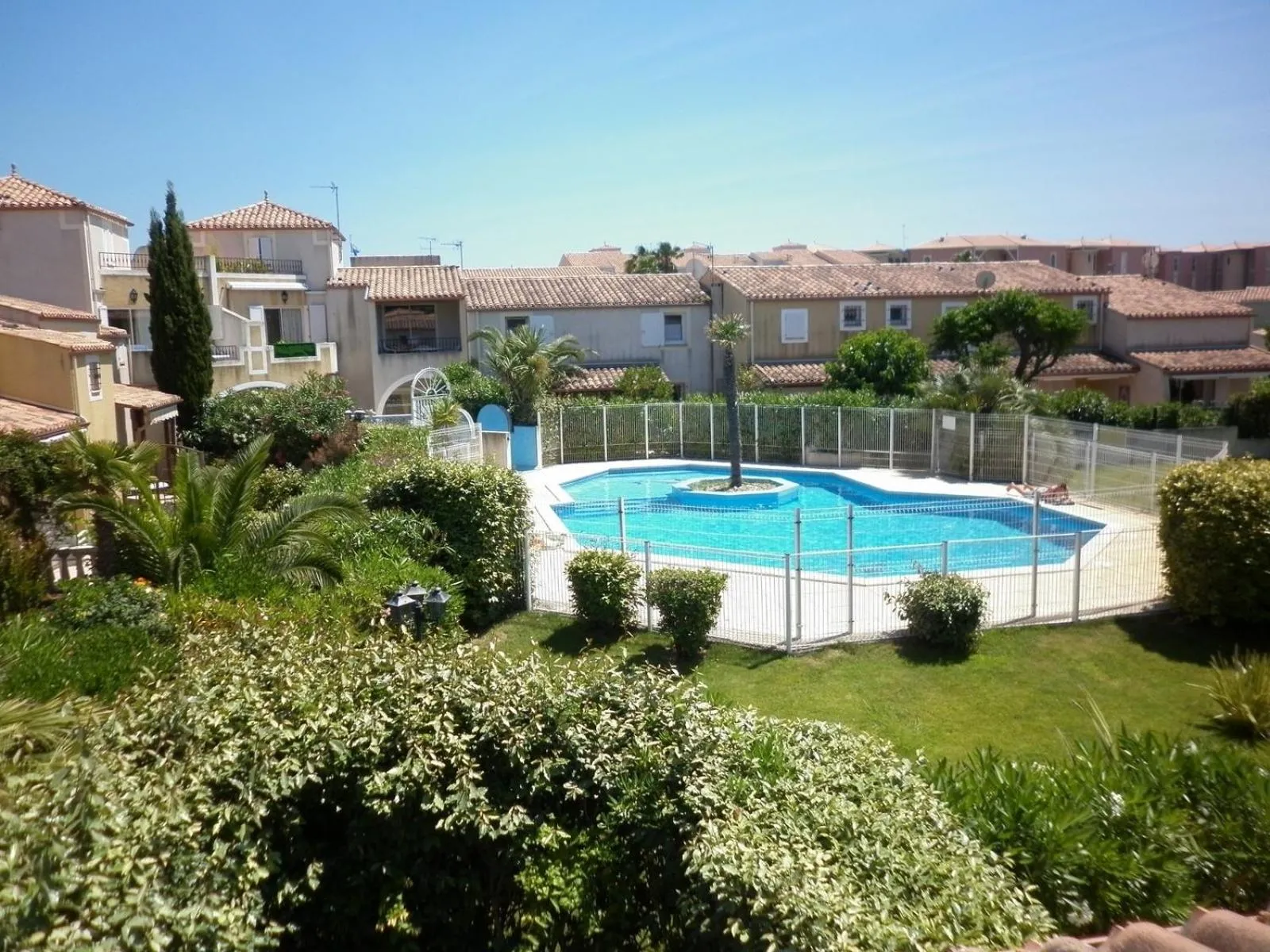 Swimming pool in Les Andalouses