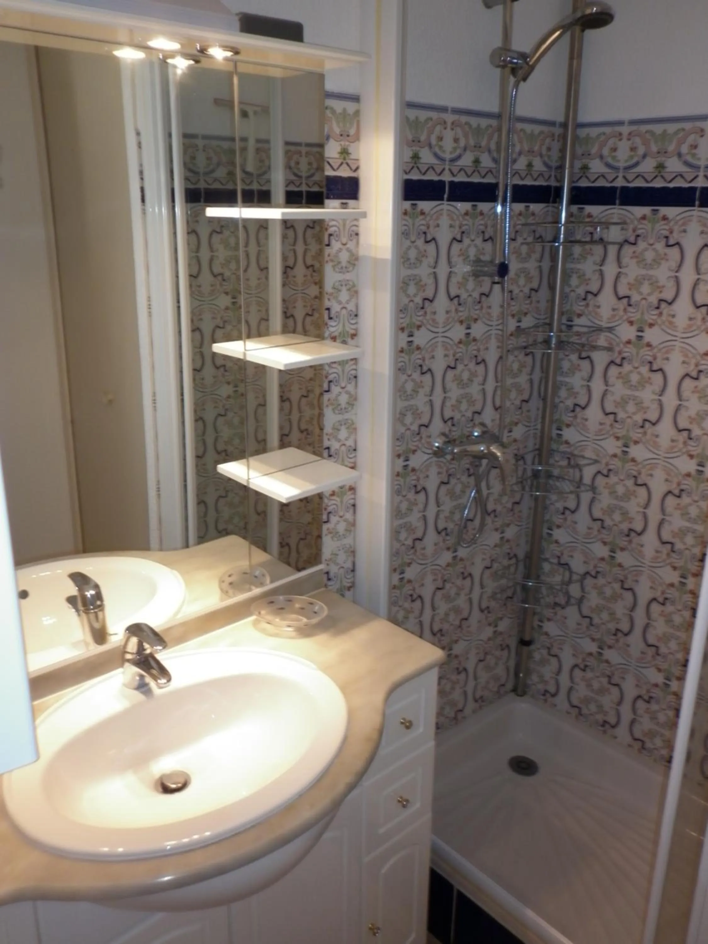 Shower in Les Andalouses
