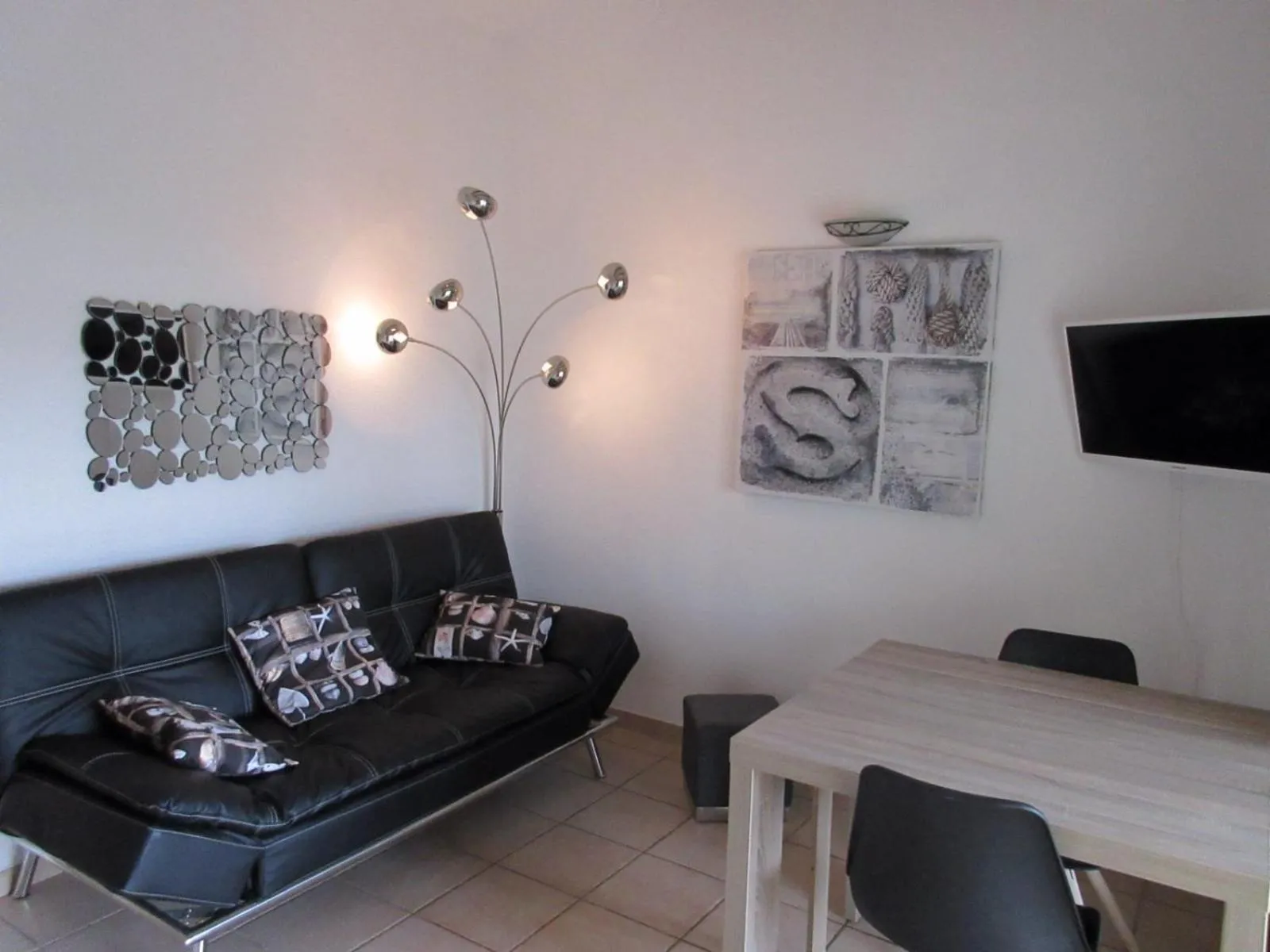TV and multimedia in Les Andalouses