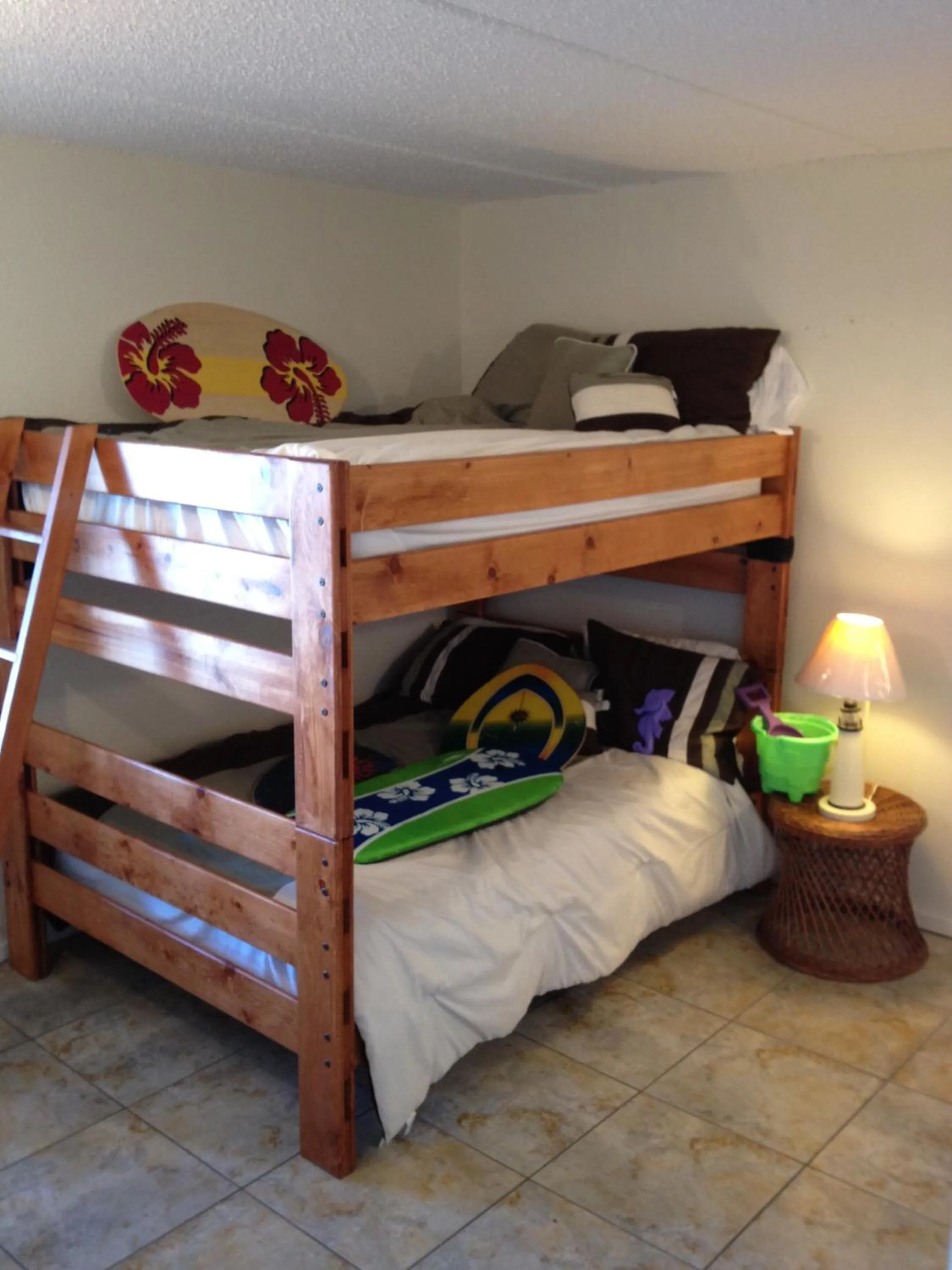bunk bed, Bed in Saida Towers Unit 3505