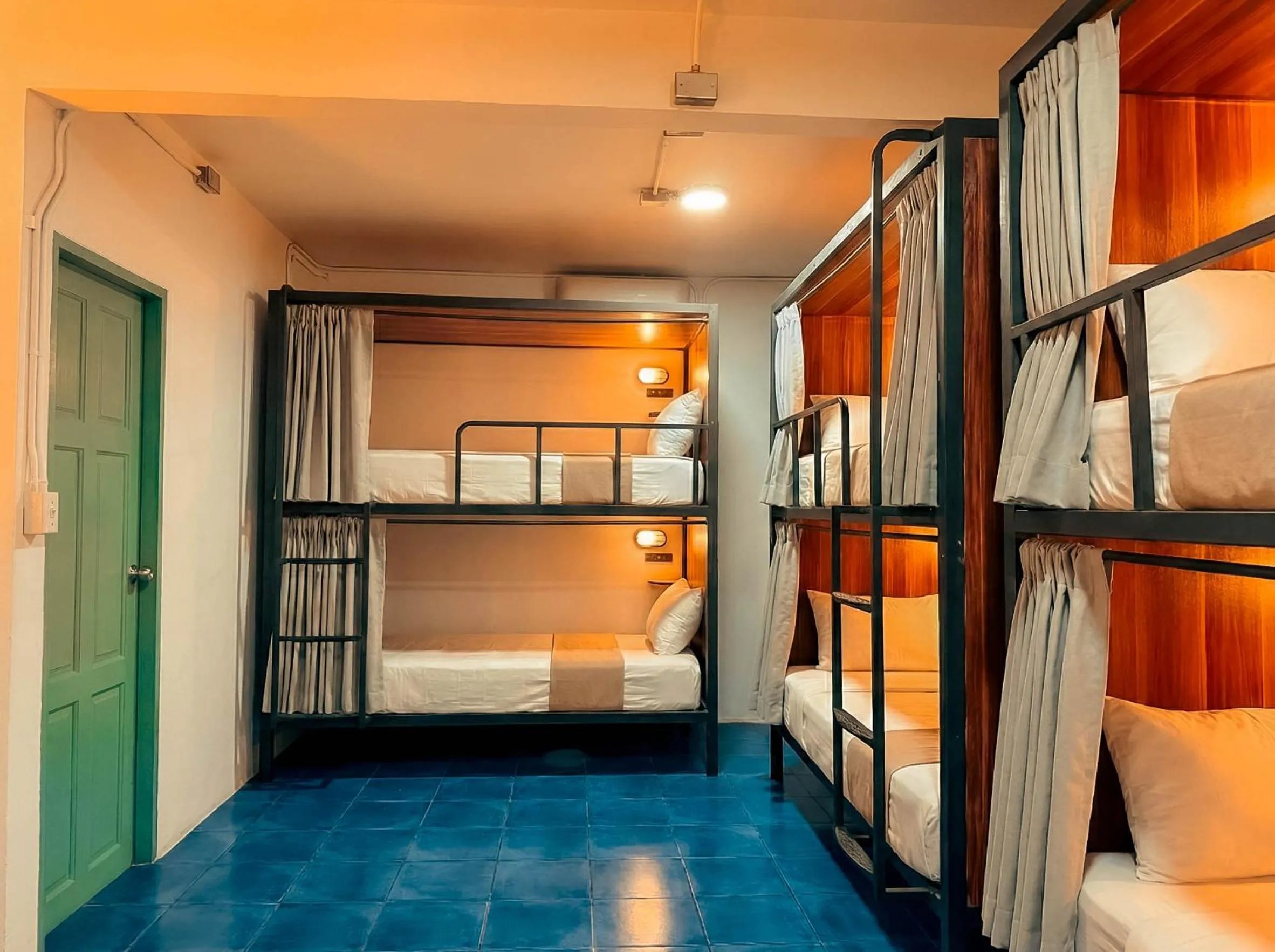 Bedroom, Bed in Viajero La Fortuna Hostel