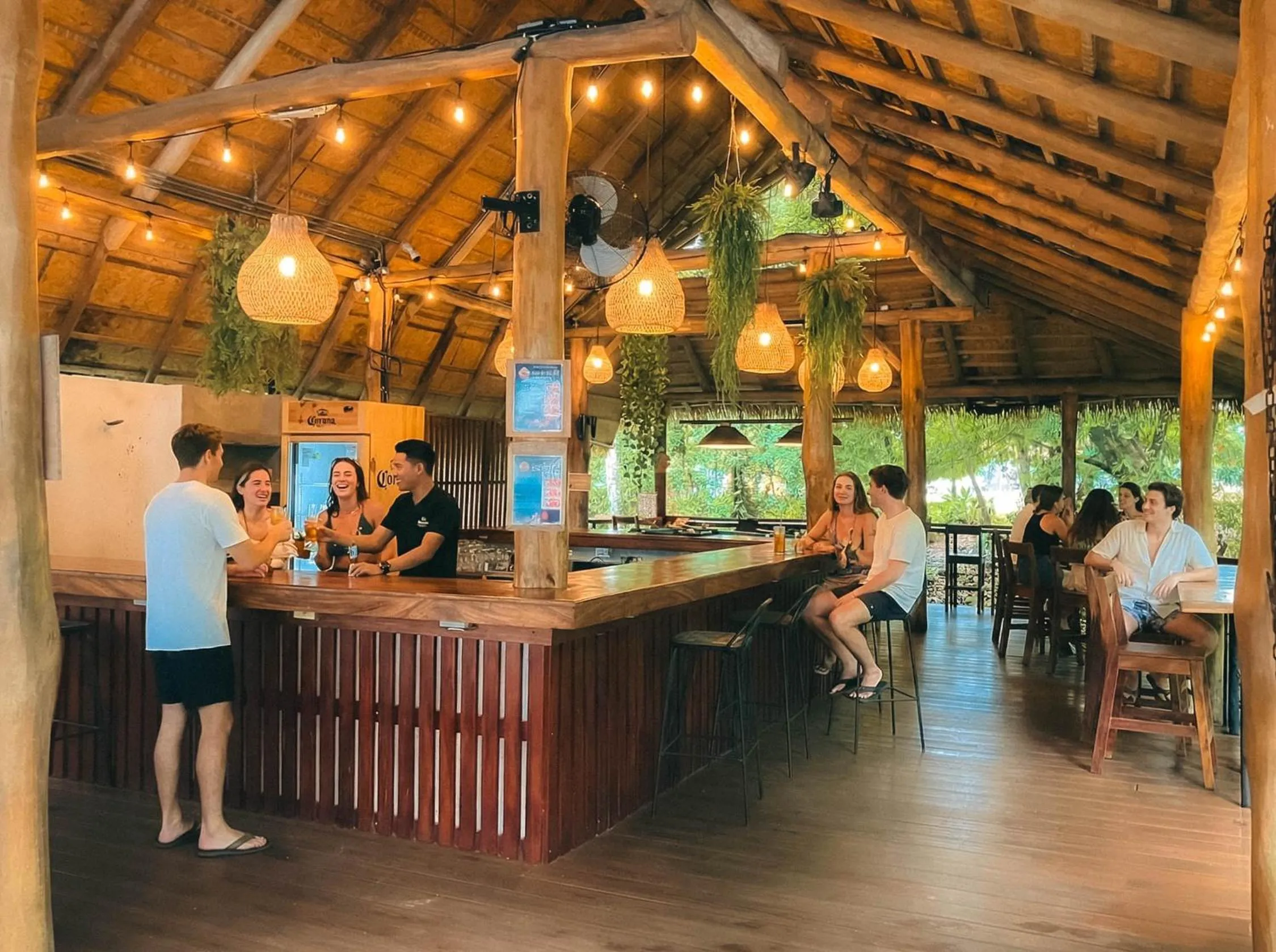 Lounge or bar in Viajero La Fortuna Hostel