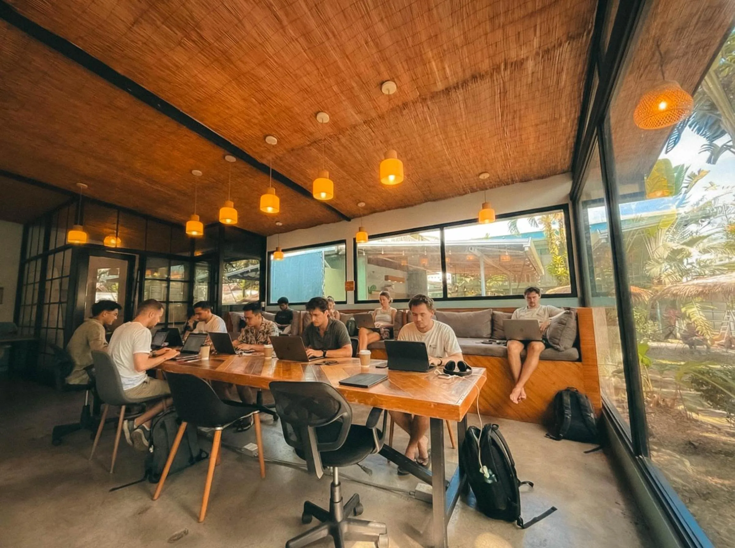 Seating area in Viajero La Fortuna Hostel