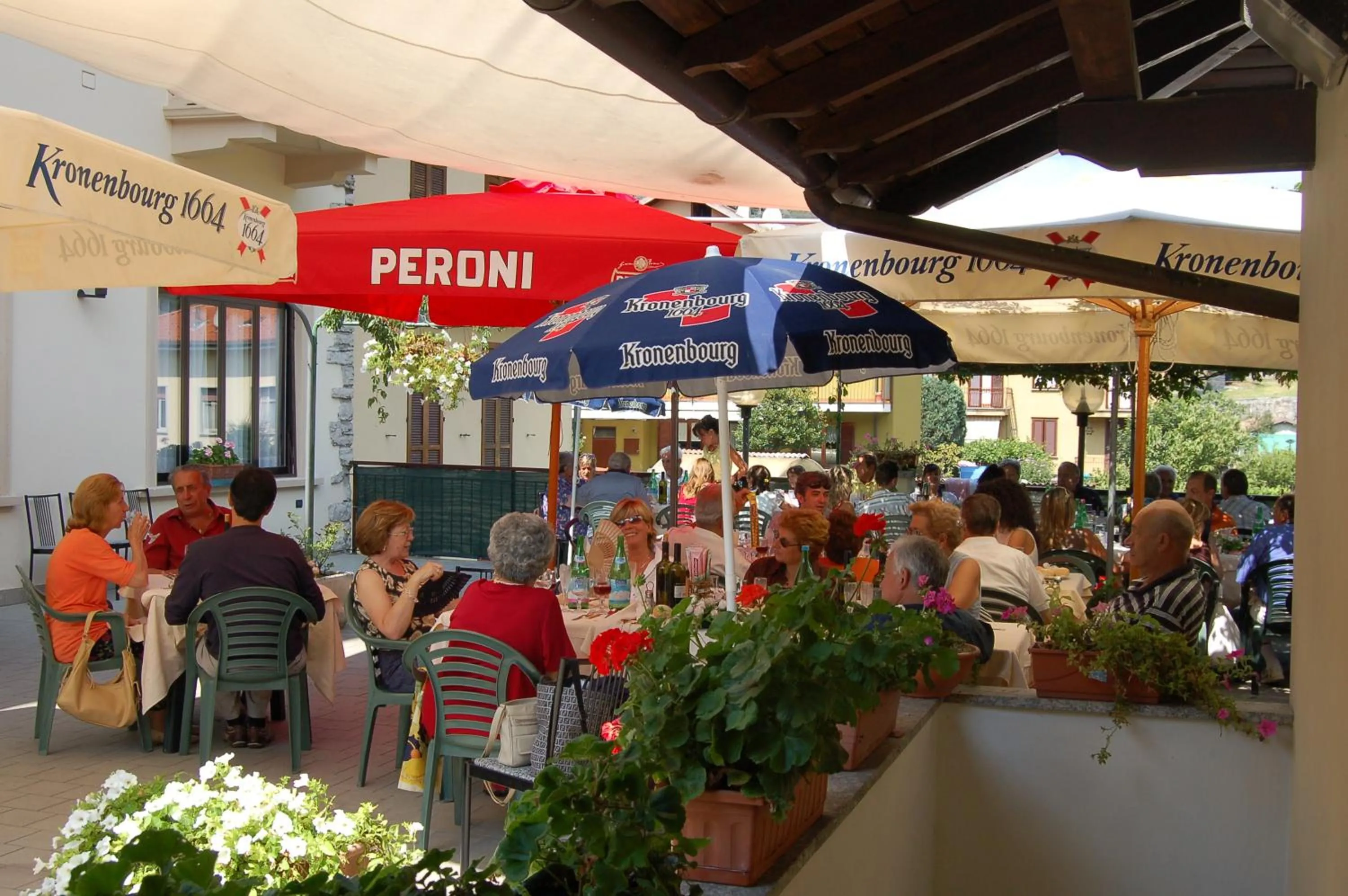 Restaurant/places to eat in Albergo Sala