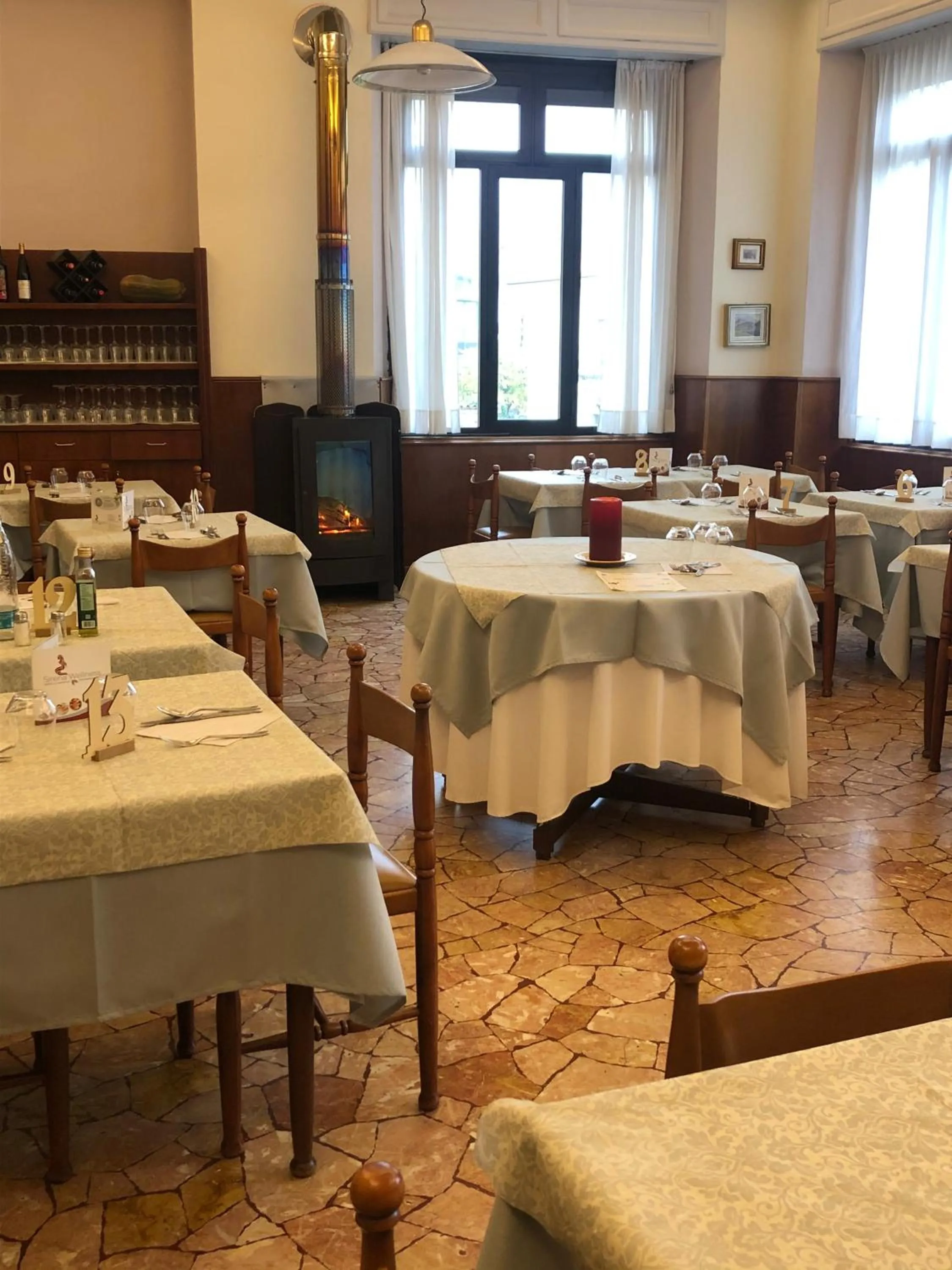 Restaurant/places to eat in Albergo Sala