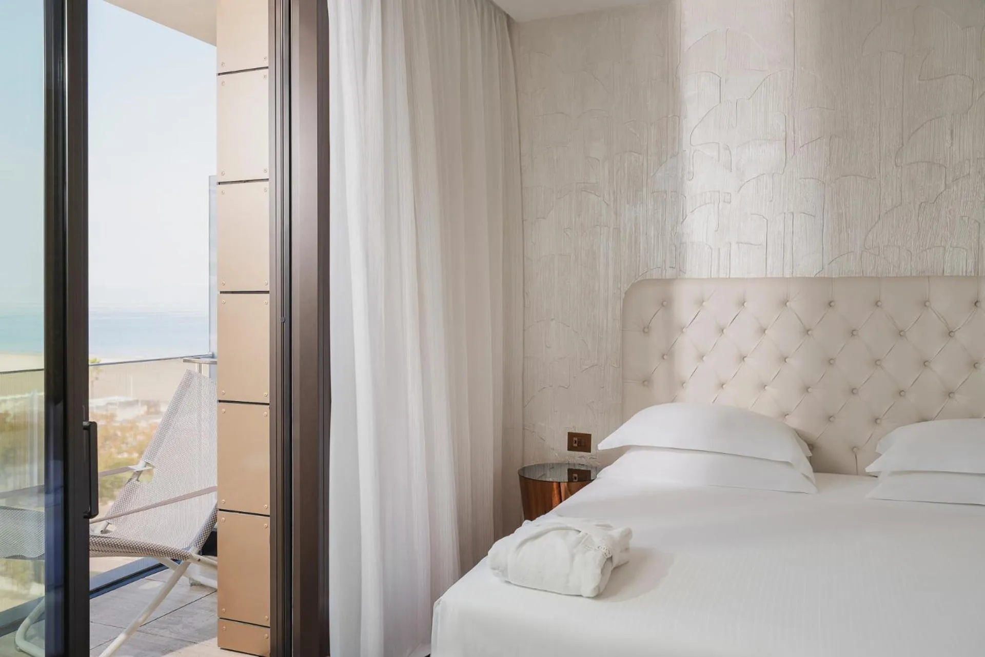 Sea view, Bed in The Promenade Luxury Wellness Hotel