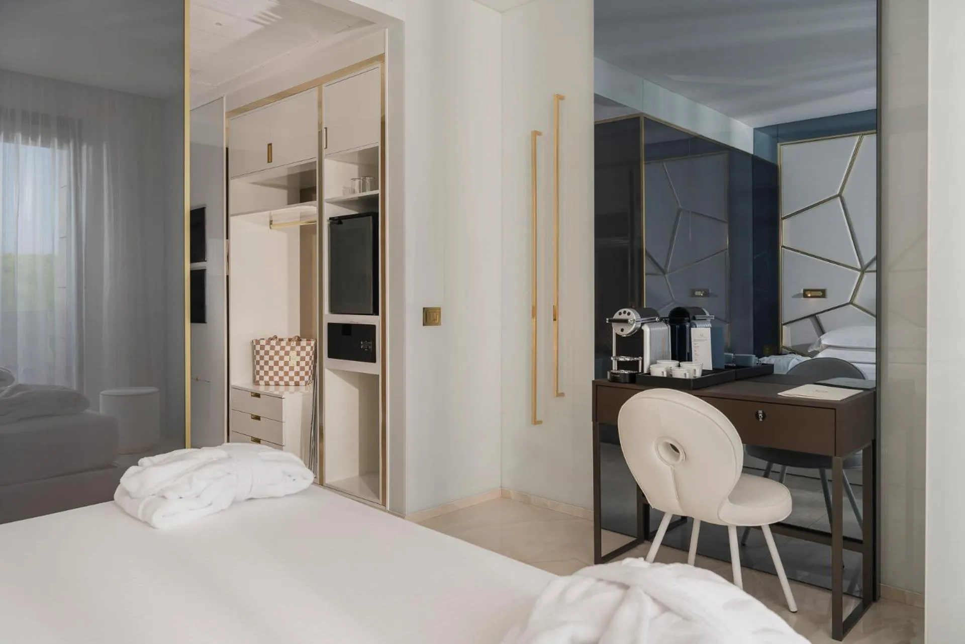 Bedroom, Bed in The Promenade Luxury Wellness Hotel