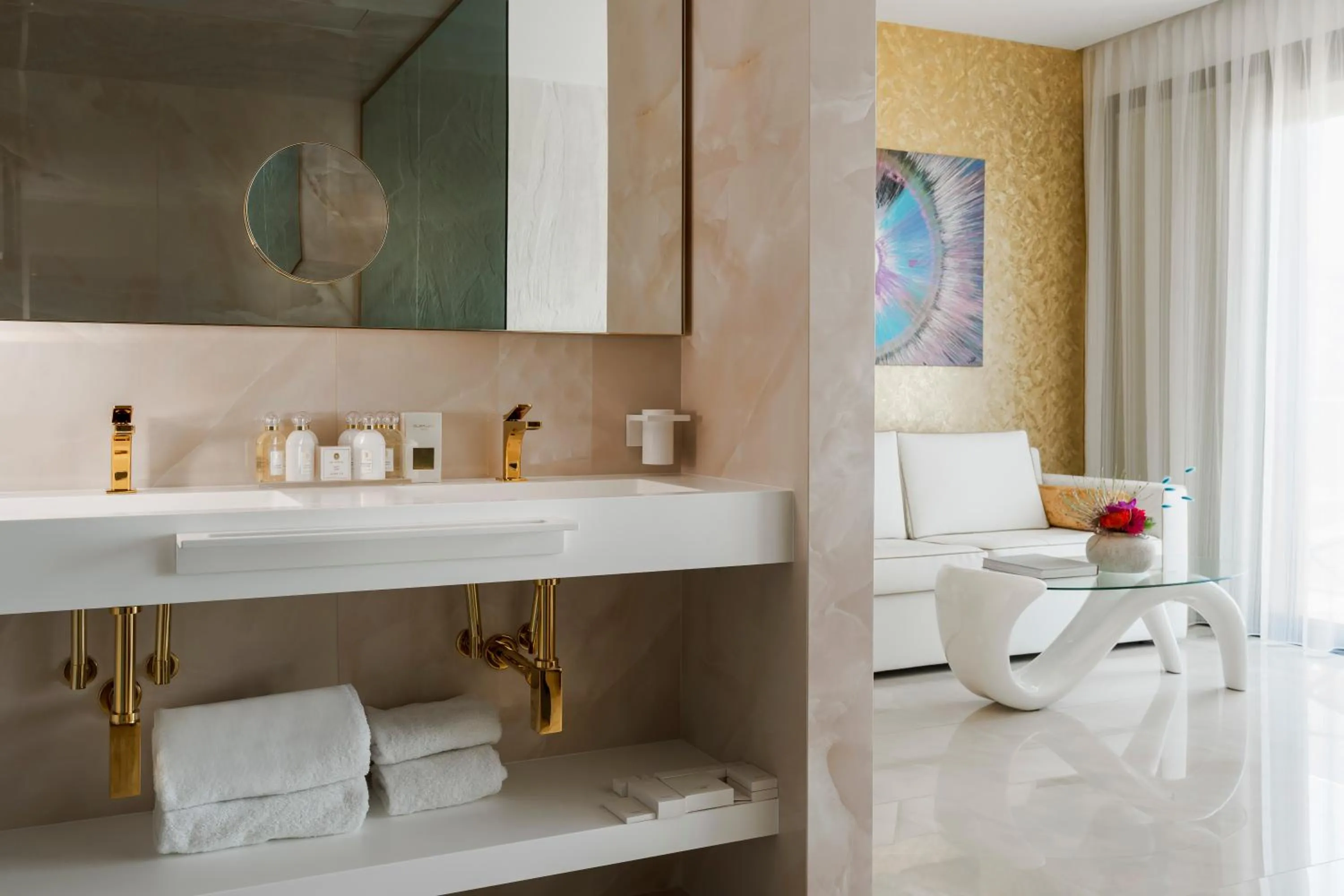 Bathroom in The Promenade Luxury Wellness Hotel