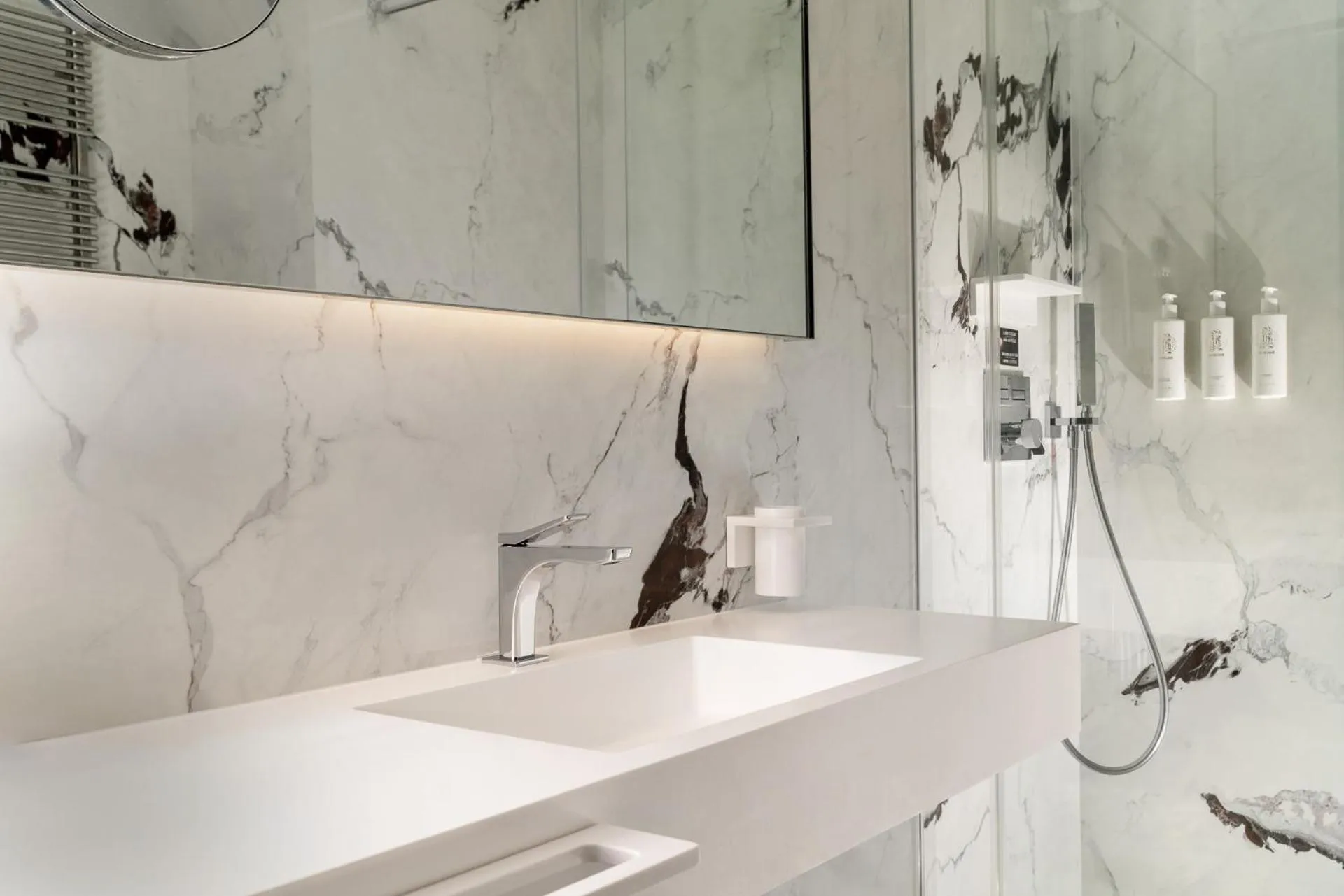 Bathroom in The Promenade Luxury Wellness Hotel