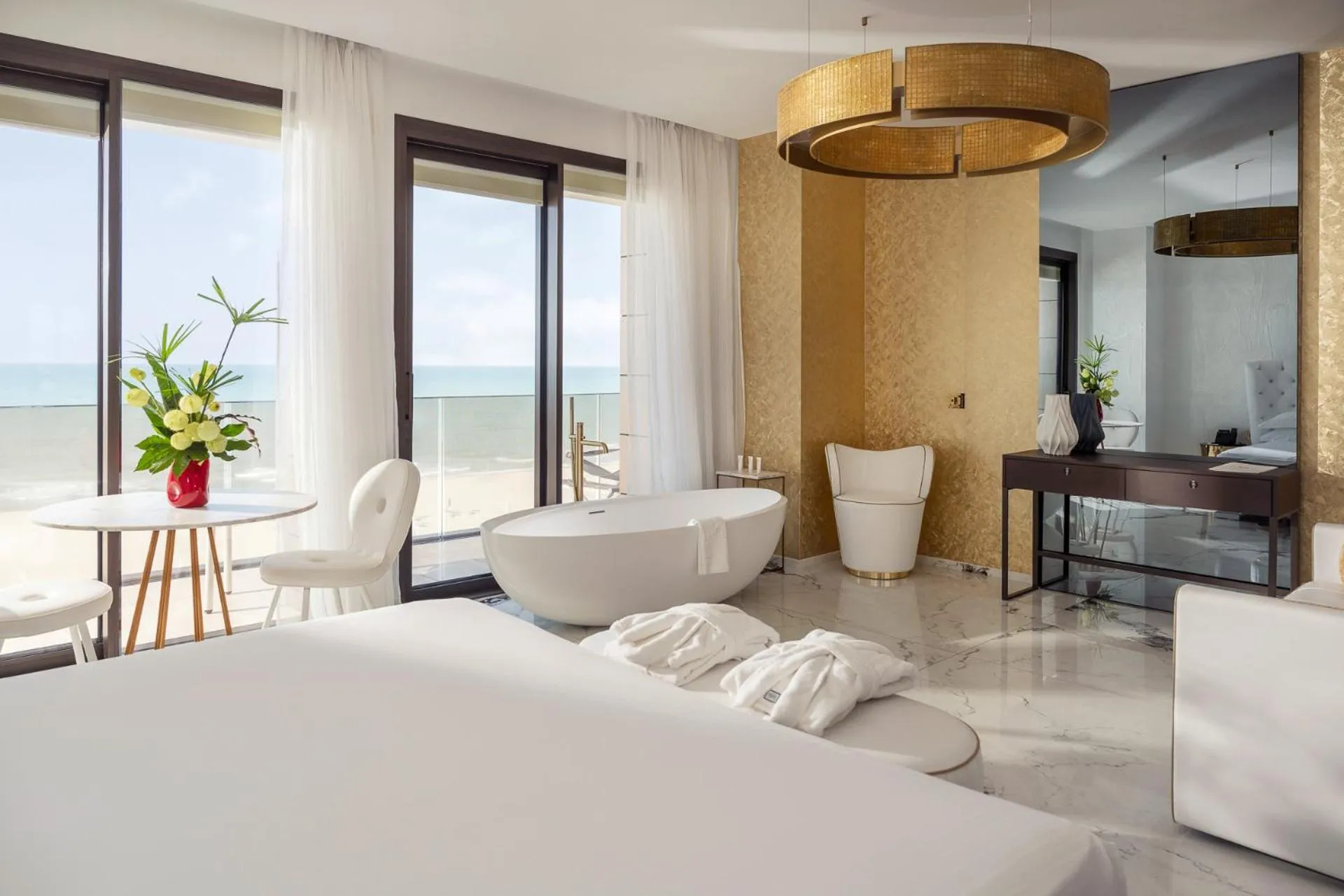 Living room, Bed in The Promenade Luxury Wellness Hotel