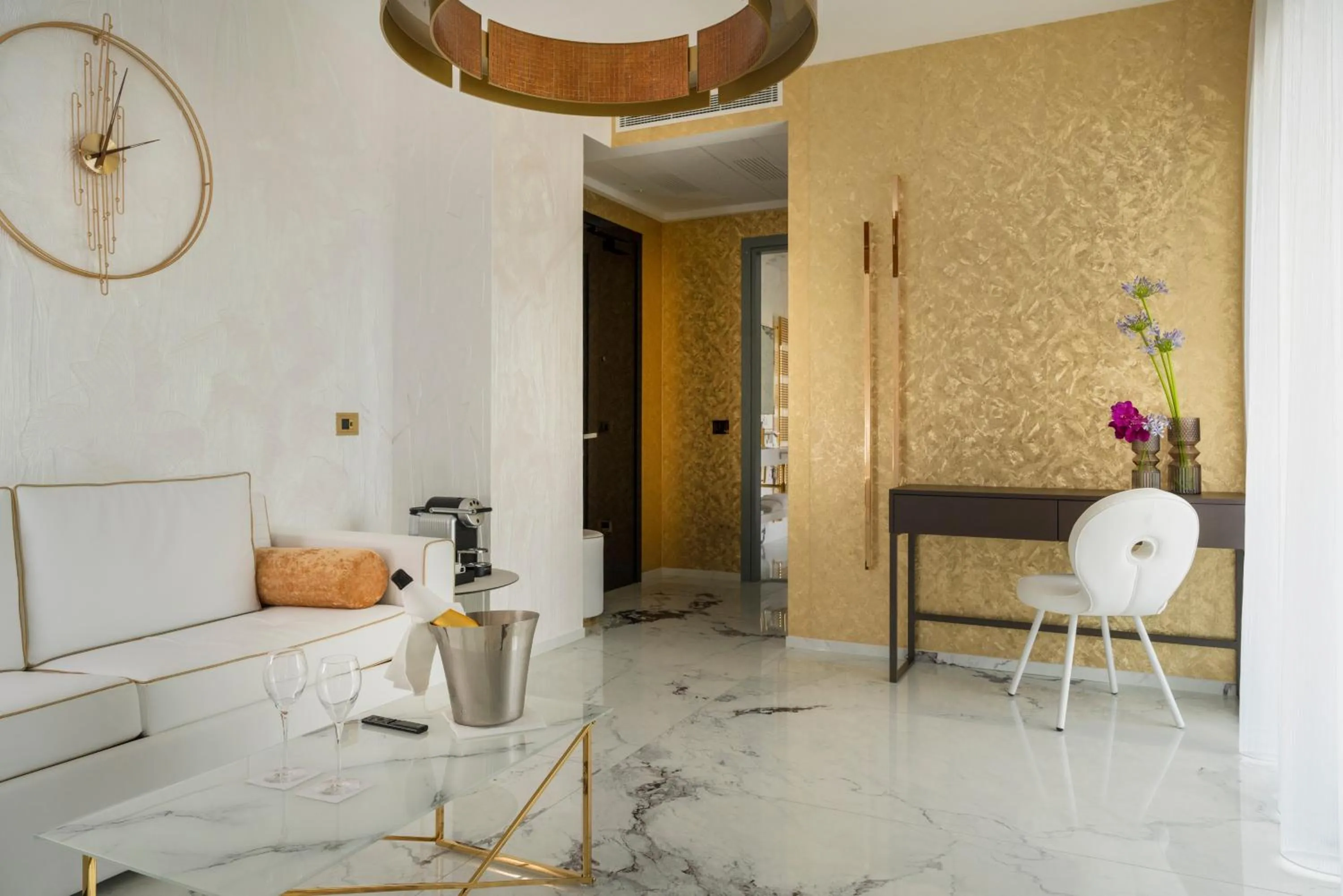 Living room in The Promenade Luxury Wellness Hotel