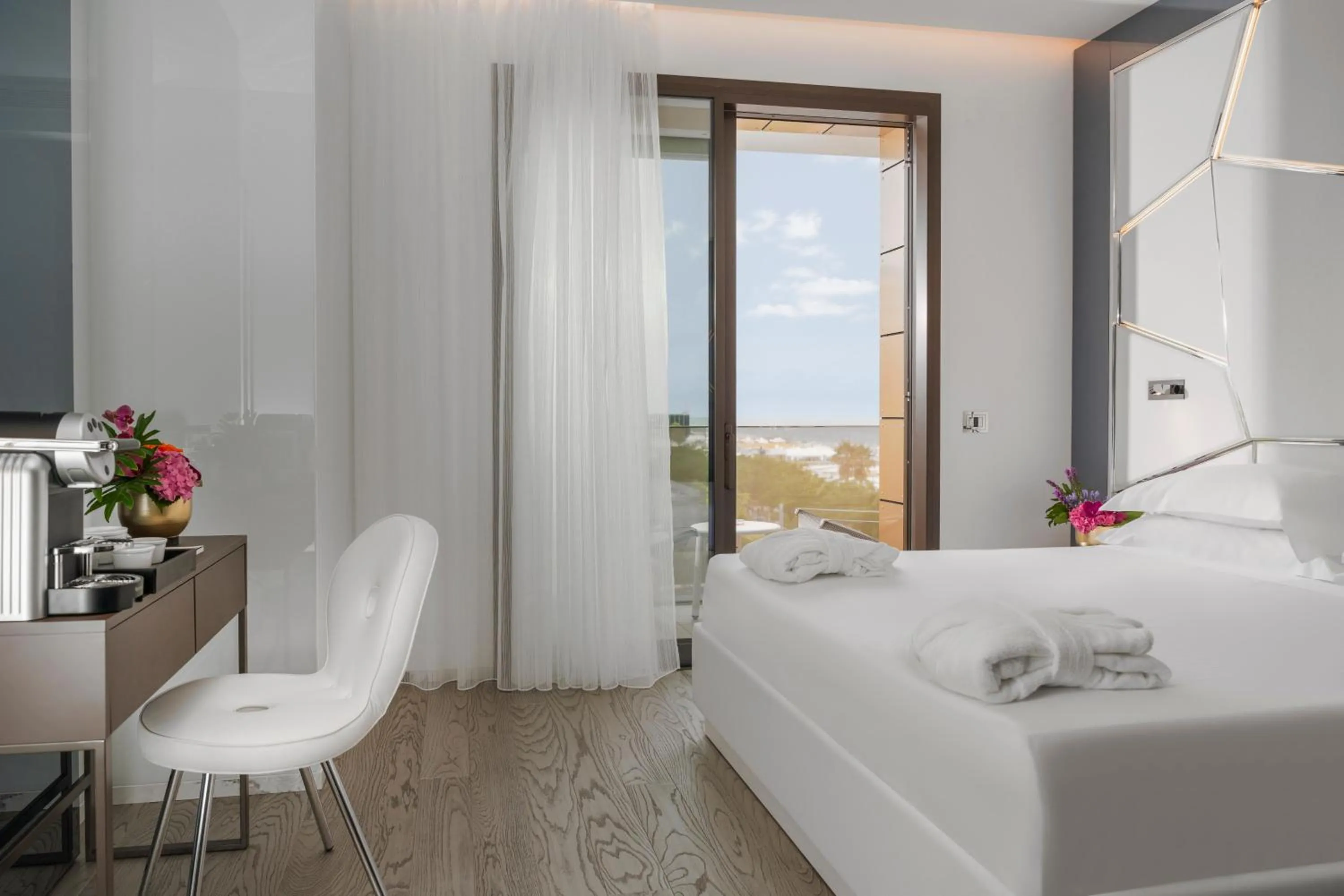 View (from property/room), Bed in The Promenade Luxury Wellness Hotel