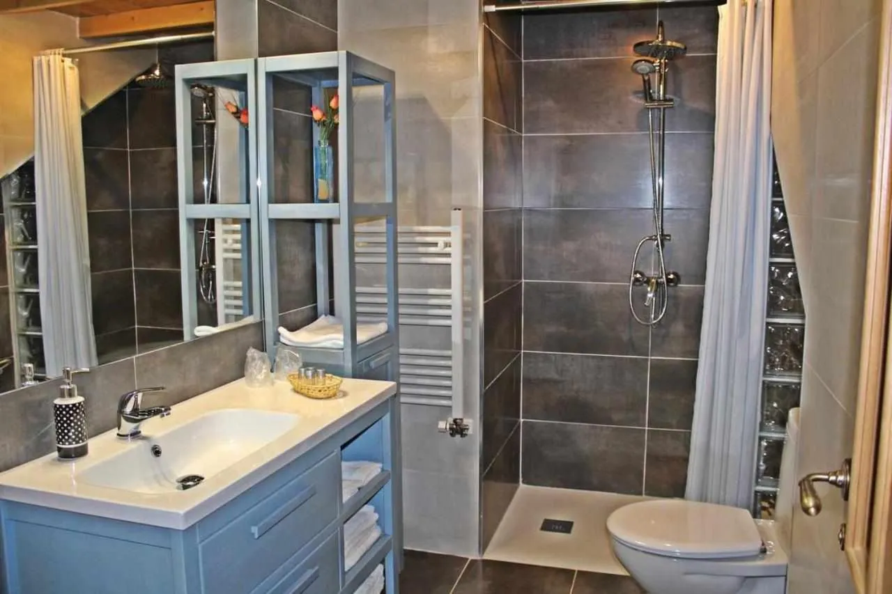 Bathroom in Hotel Apartamentos Melihah