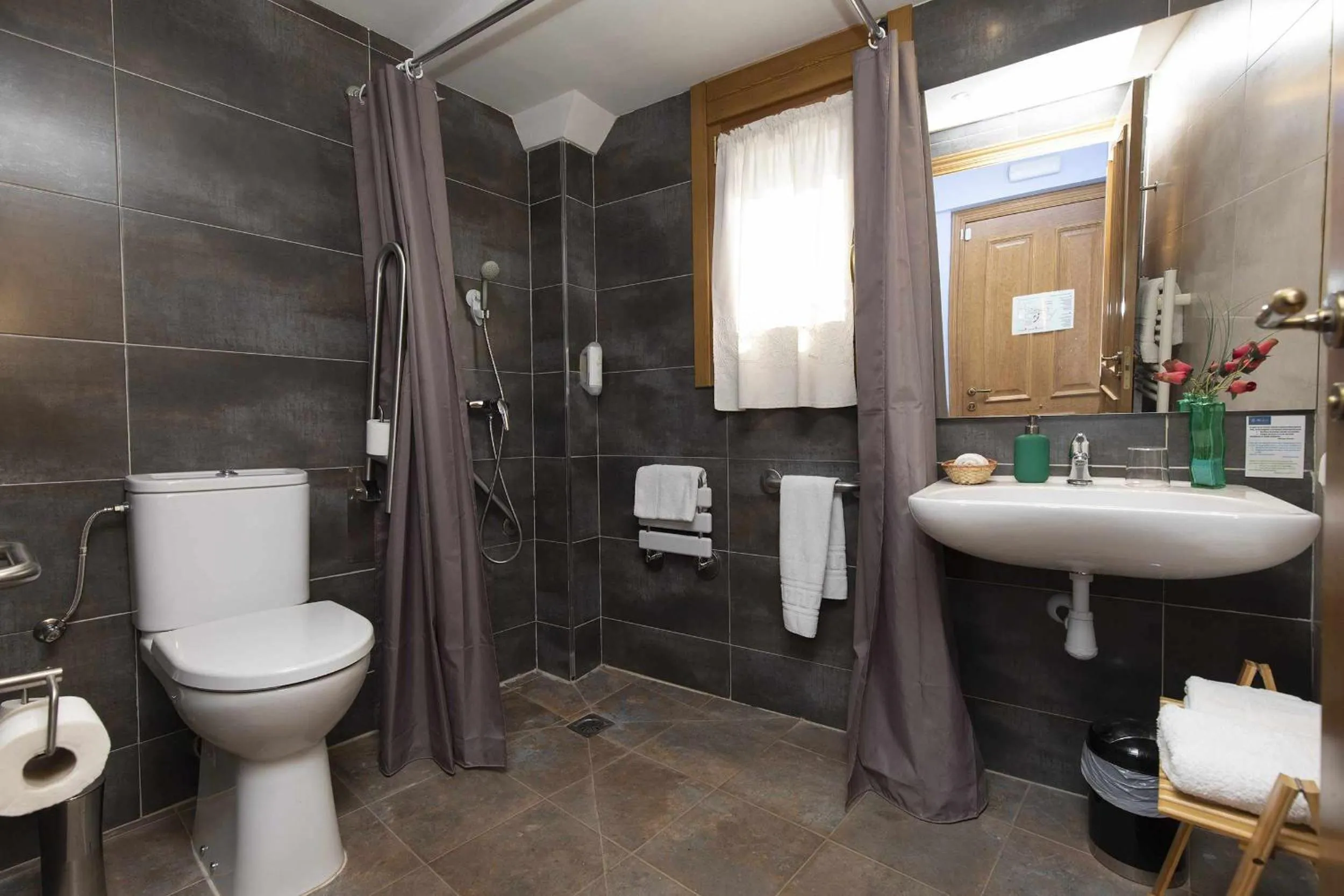 Bathroom in Hotel Apartamentos Melihah