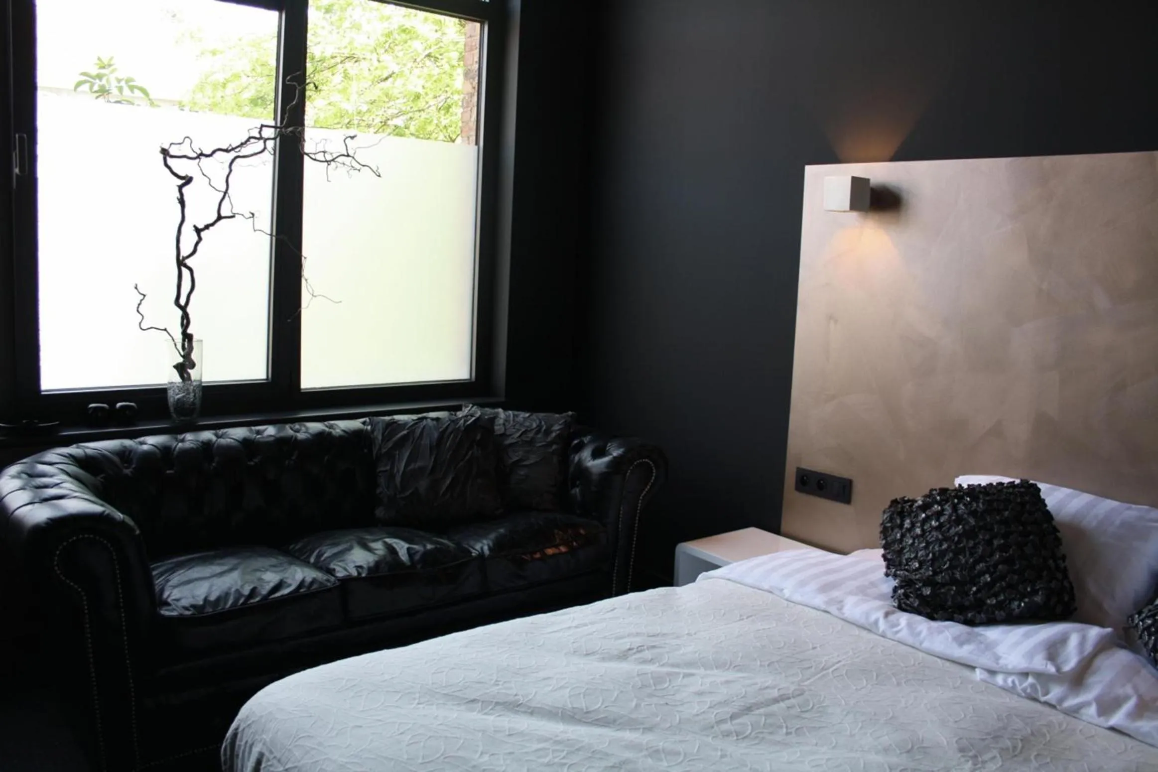 Seating area, Bed in Hotel Moon