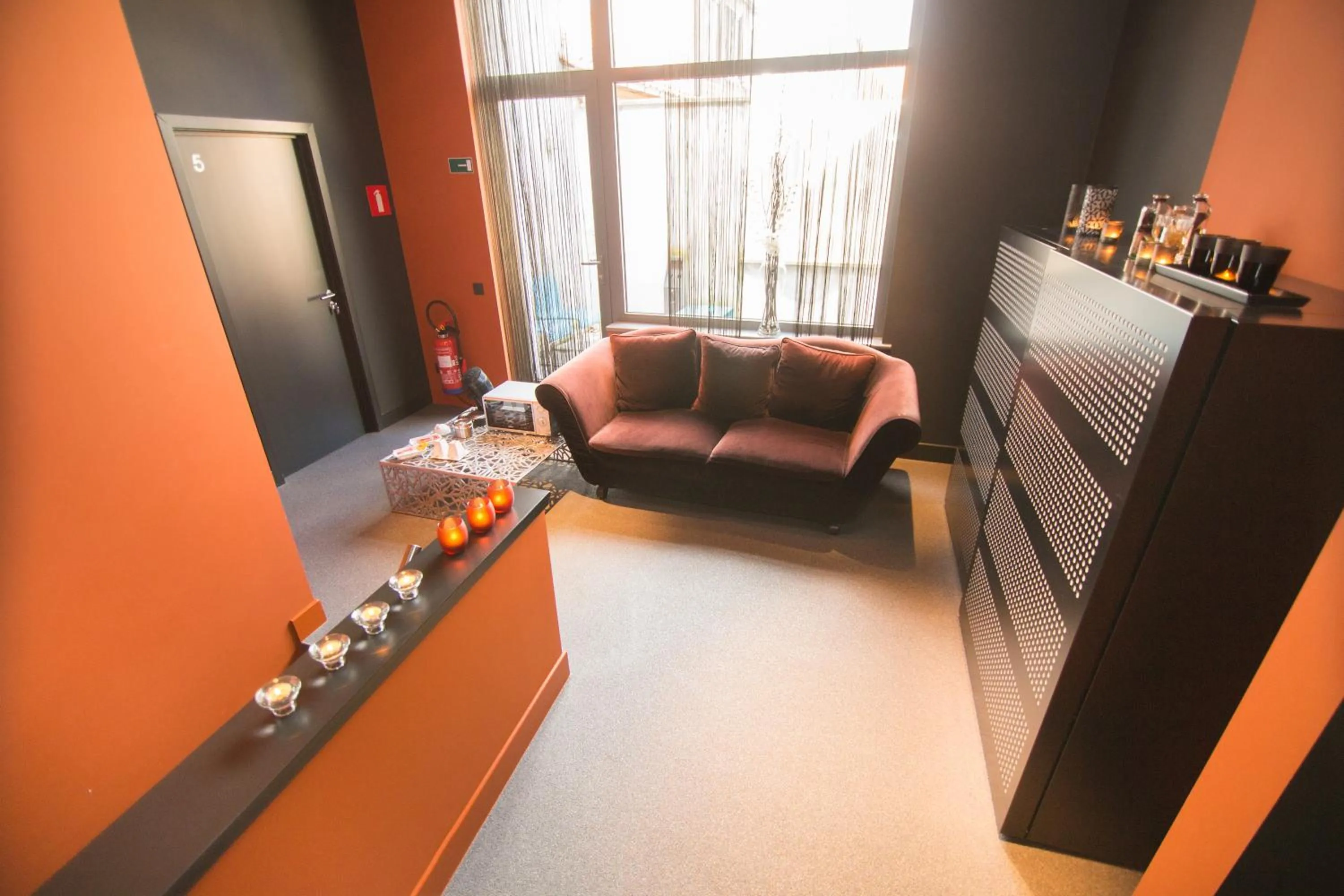 Communal lounge/ TV room in Hotel Moon