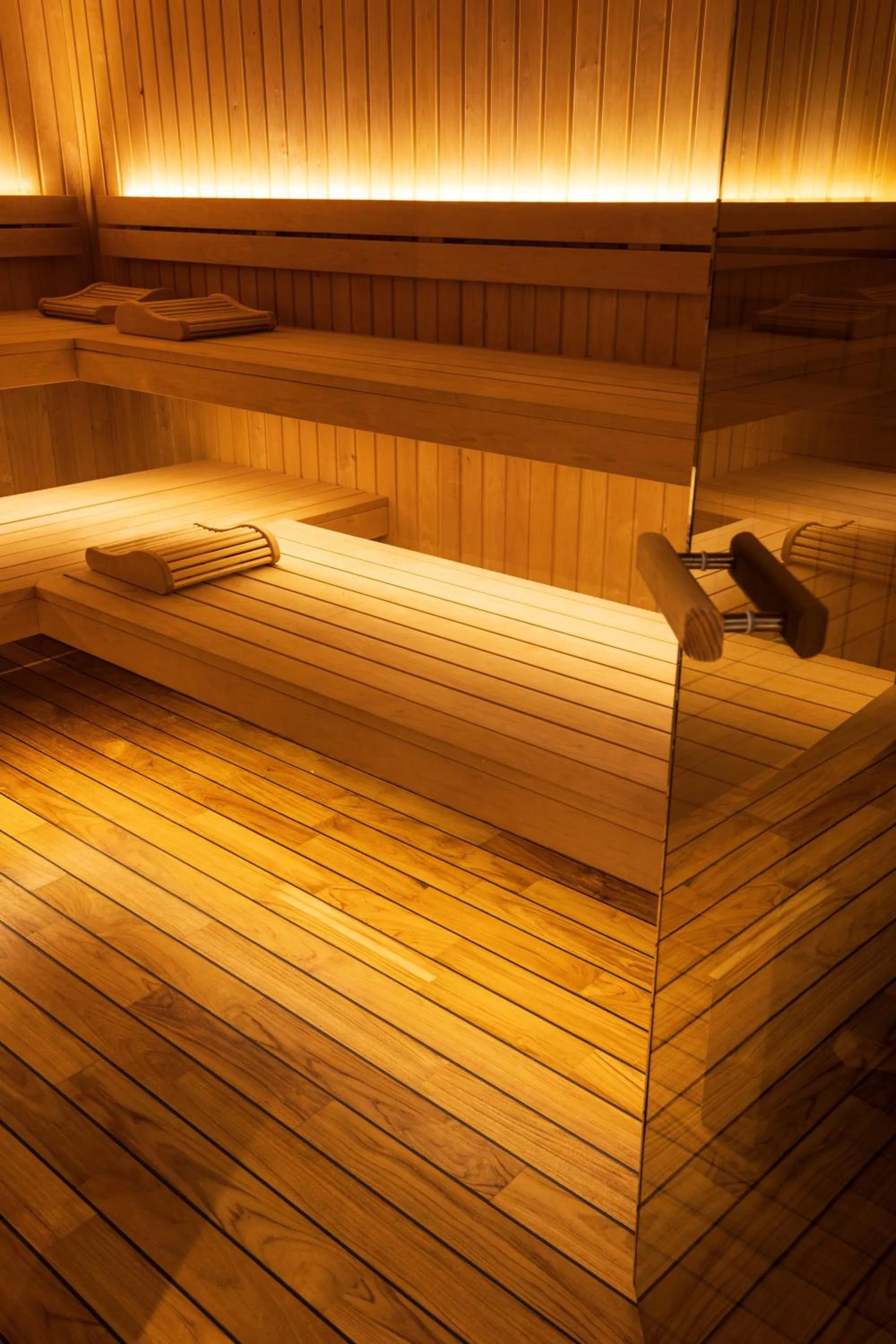 Sauna in Grand Hôtel De Cala Rossa & Spa Nucca