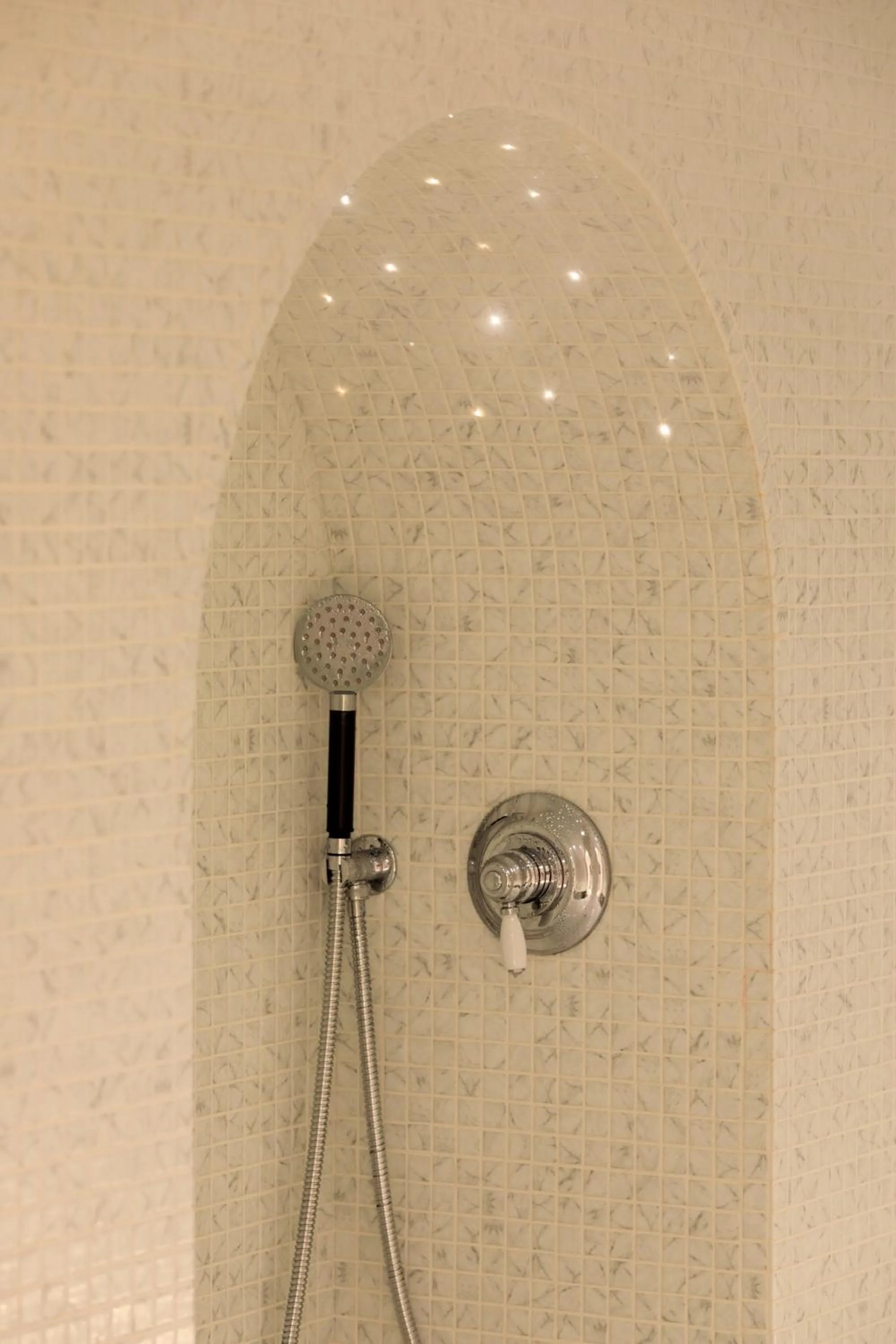 Shower in Grand Hôtel De Cala Rossa & Spa Nucca