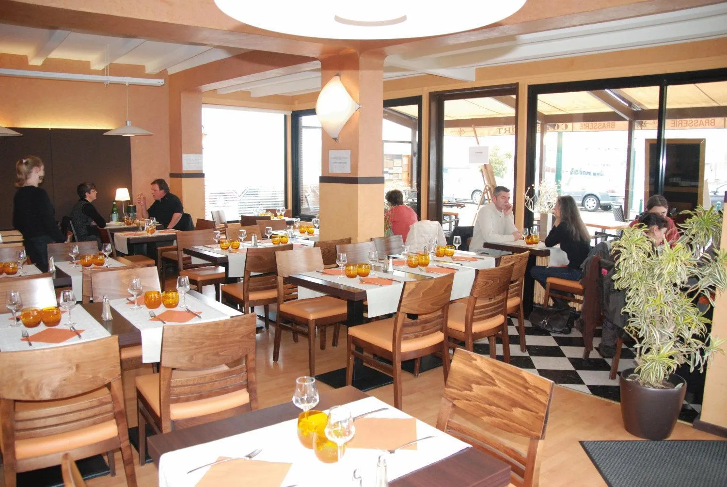 Restaurant/places to eat in Hôtel Du Port