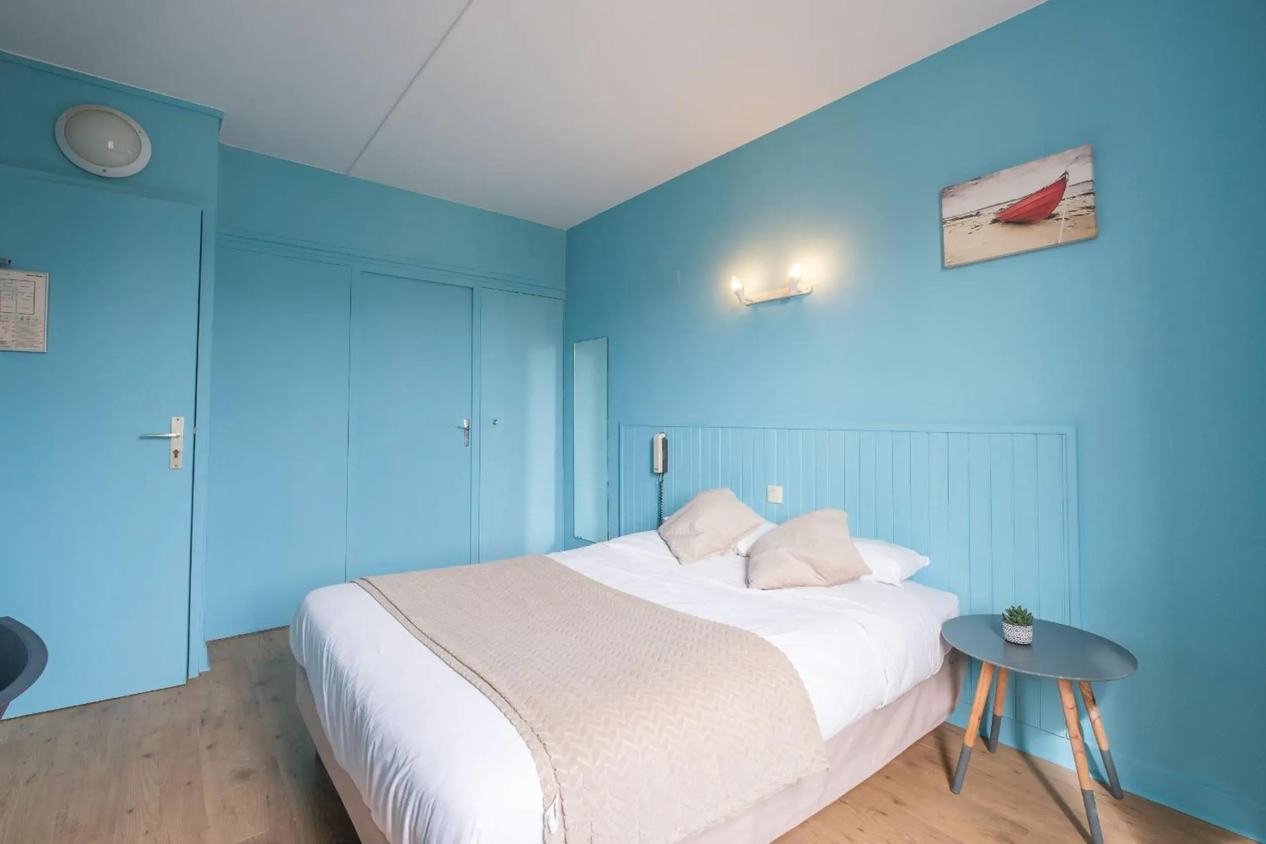 Double Room in Hôtel Du Port Double Room in Hôtel Du Port