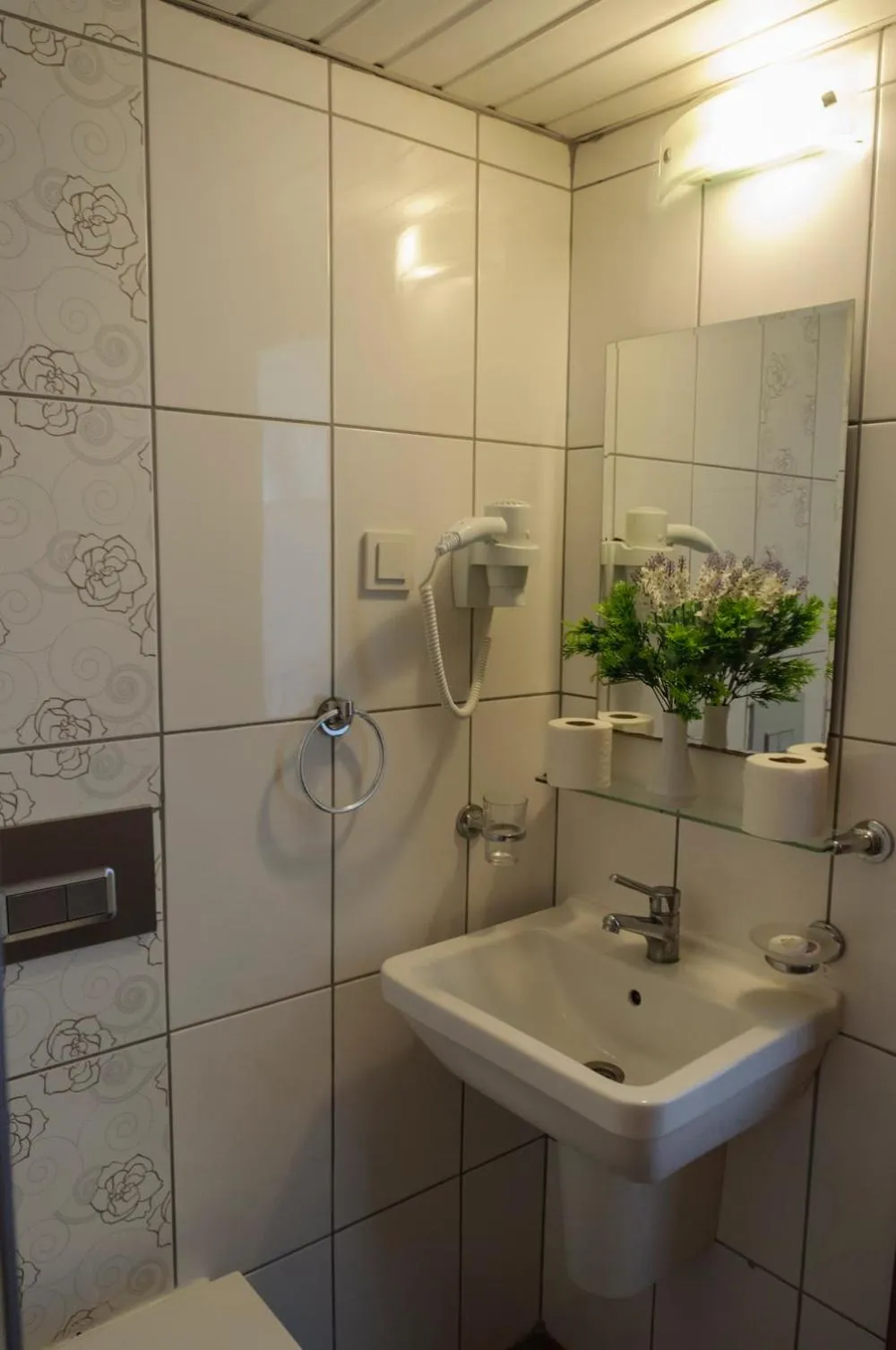 Shower in Afsin Hotel