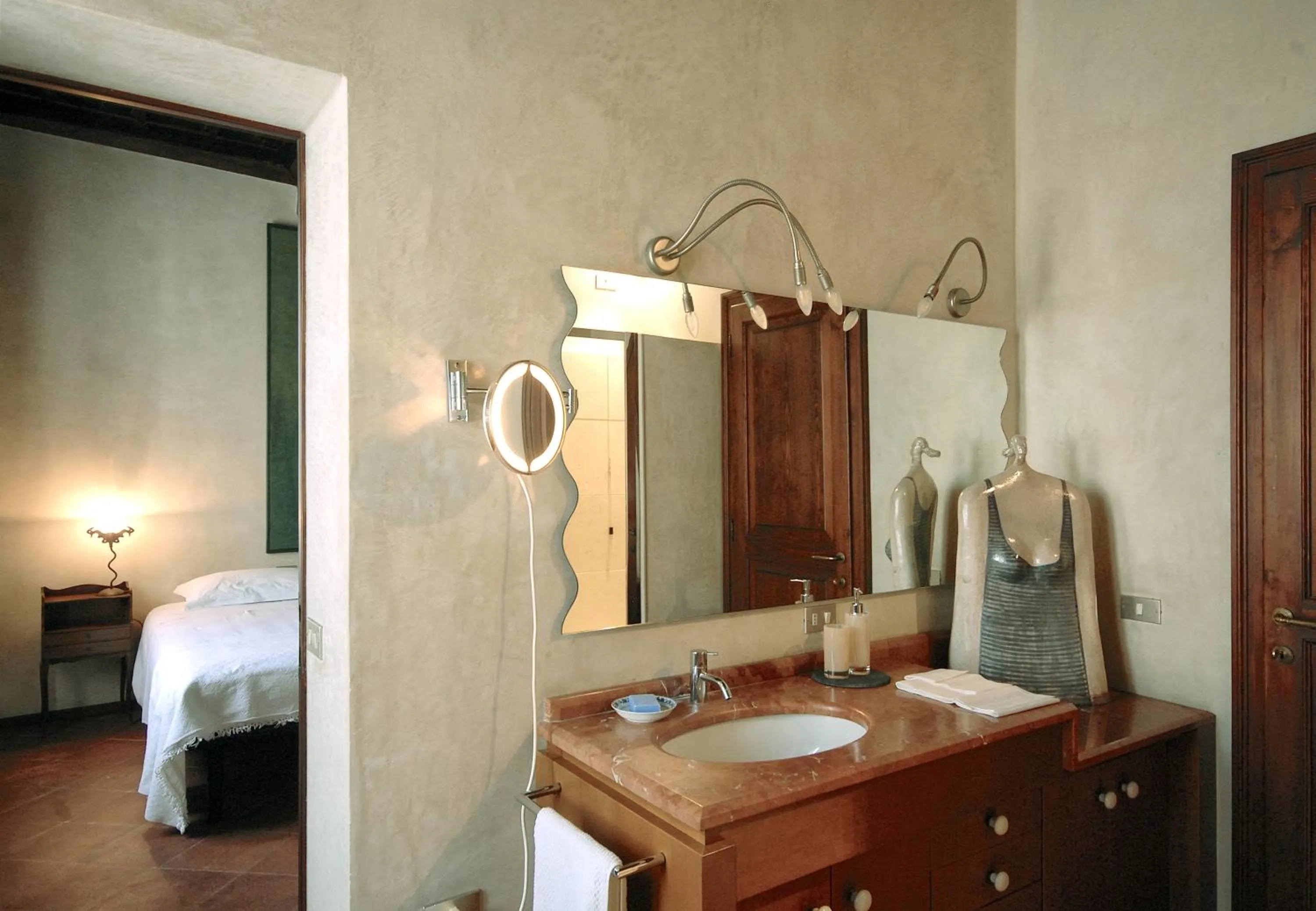 Photo of the whole room in Casa del Pittore