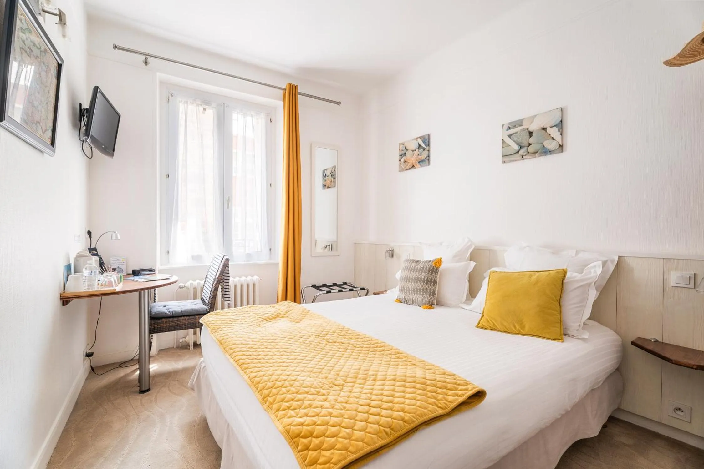 Bed in Hôtel Quic en Groigne