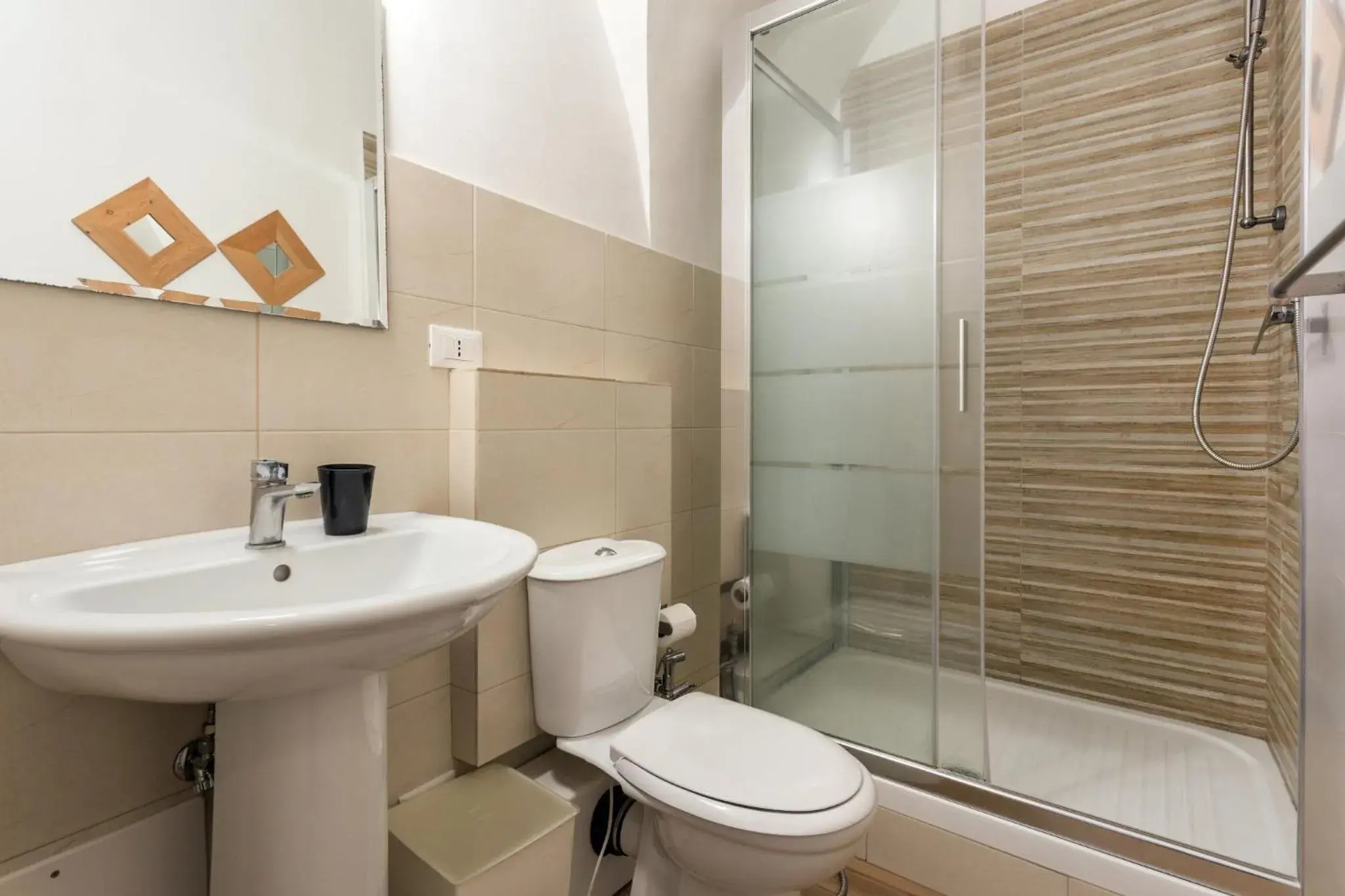 Bathroom in Da Gianni e Lucia Rooms with bathroom in the city center