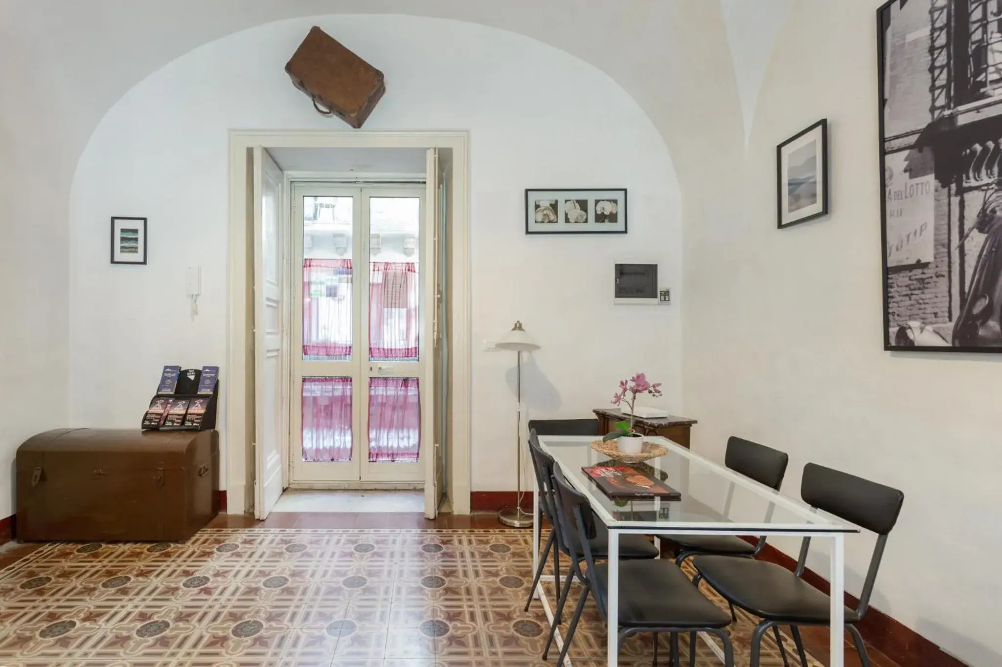 Dining Area in Da Gianni e Lucia Rooms with bathroom in the city center