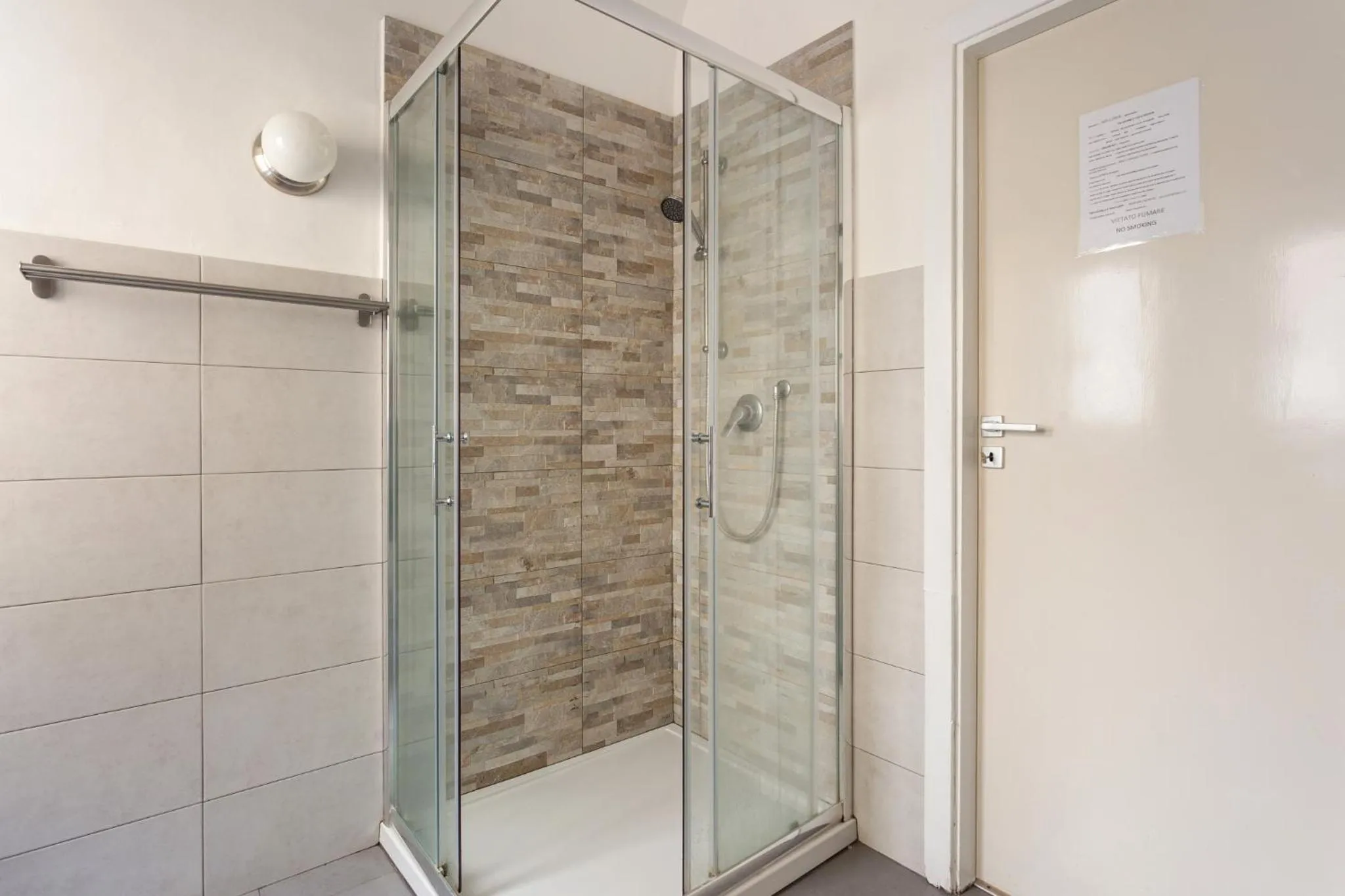 Shower in Da Gianni e Lucia Rooms with bathroom in the city center