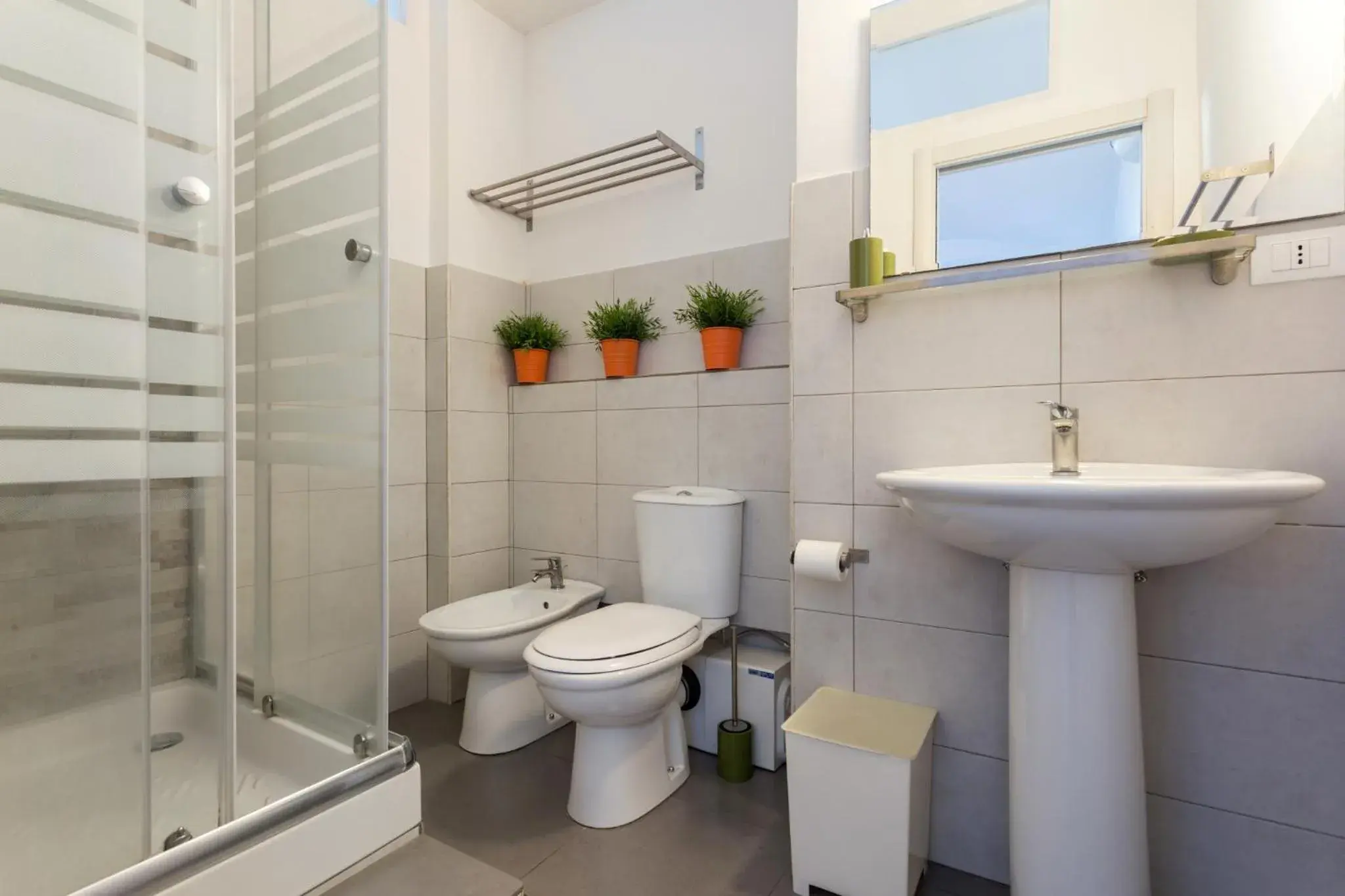 Shower, Bathroom in Da Gianni e Lucia Rooms with bathroom in the city center