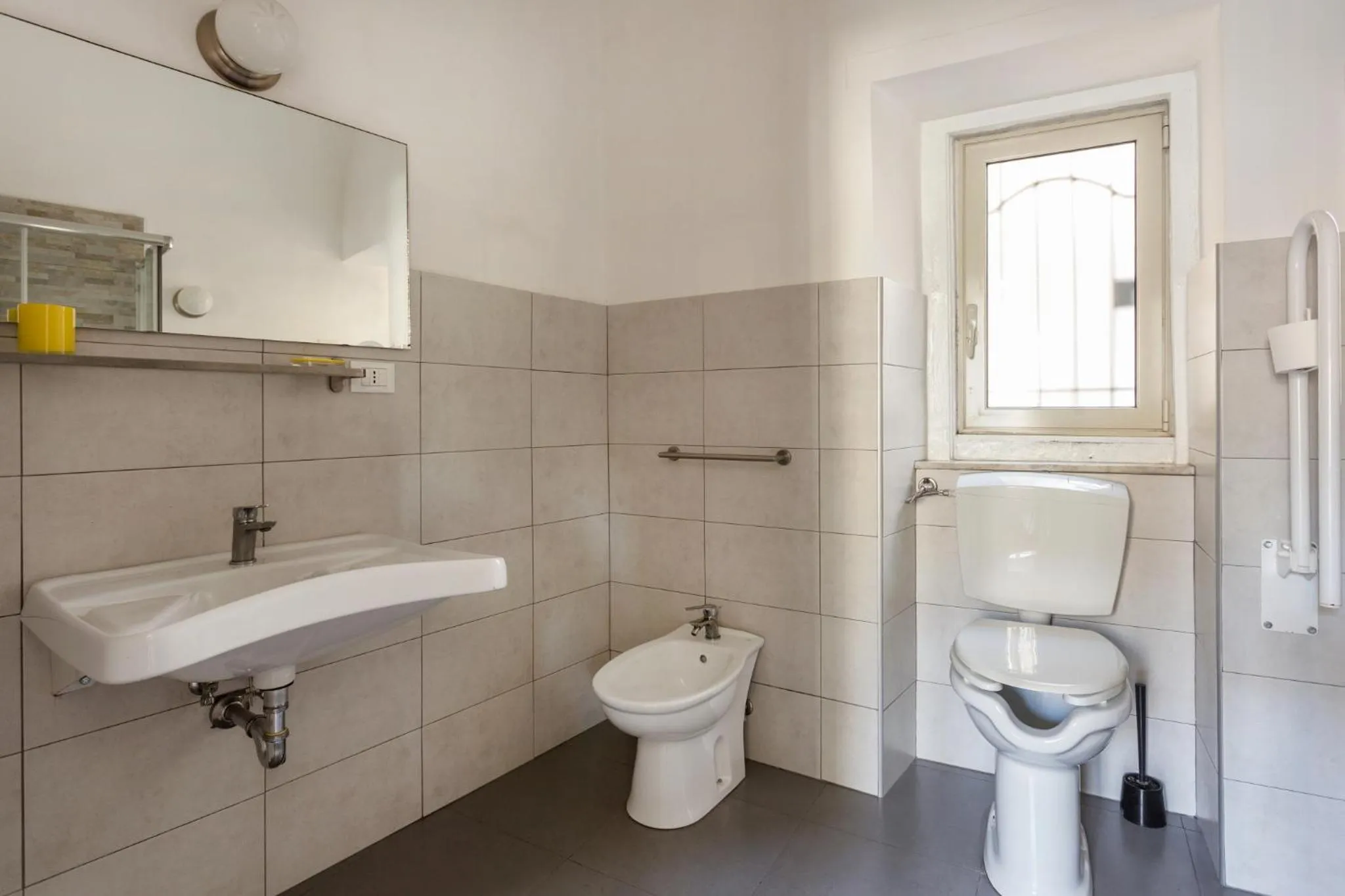 Toilet in Da Gianni e Lucia Rooms with bathroom in the city center