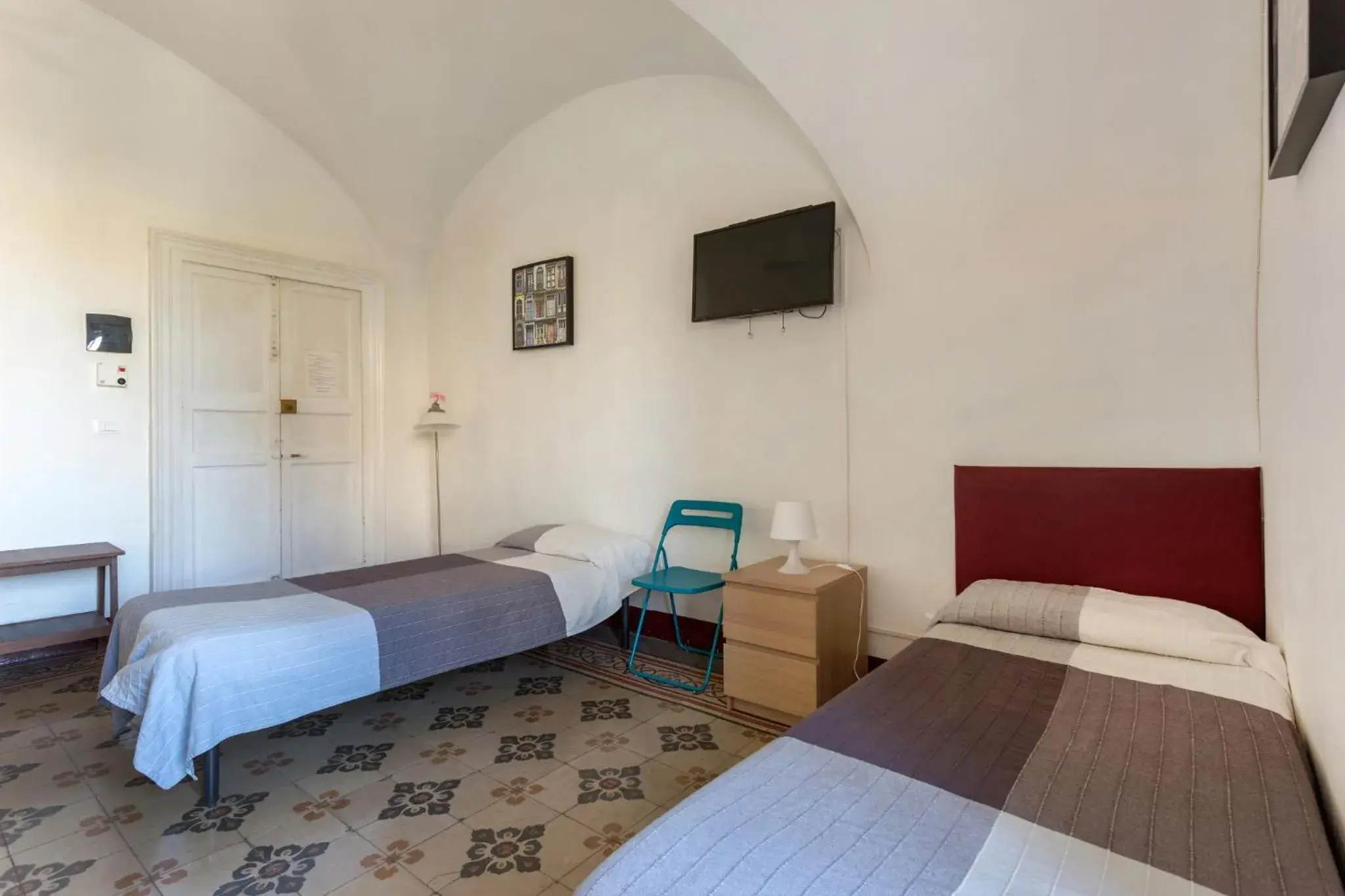 Bed in Da Gianni e Lucia Rooms with bathroom in the city center