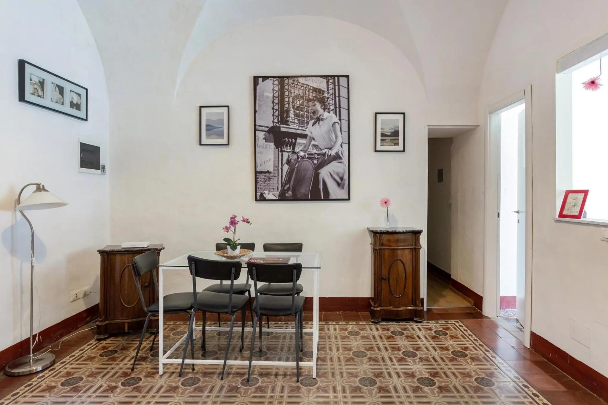 Communal lounge/ TV room in Da Gianni e Lucia Rooms with bathroom in the city center